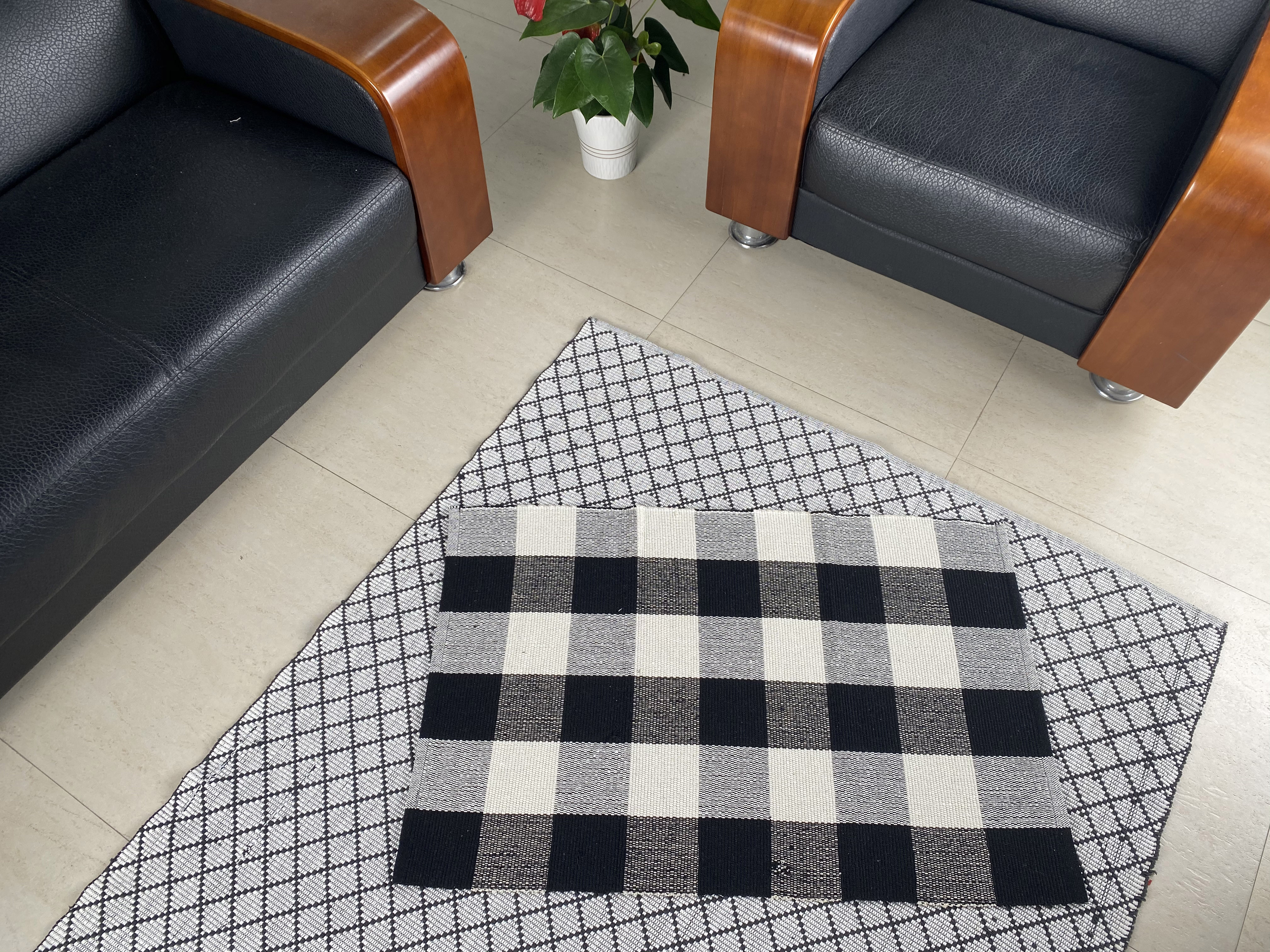 Contemporary Fashionable Cotton Area Rug Tailored Handcrafted Design with Superior Absorption