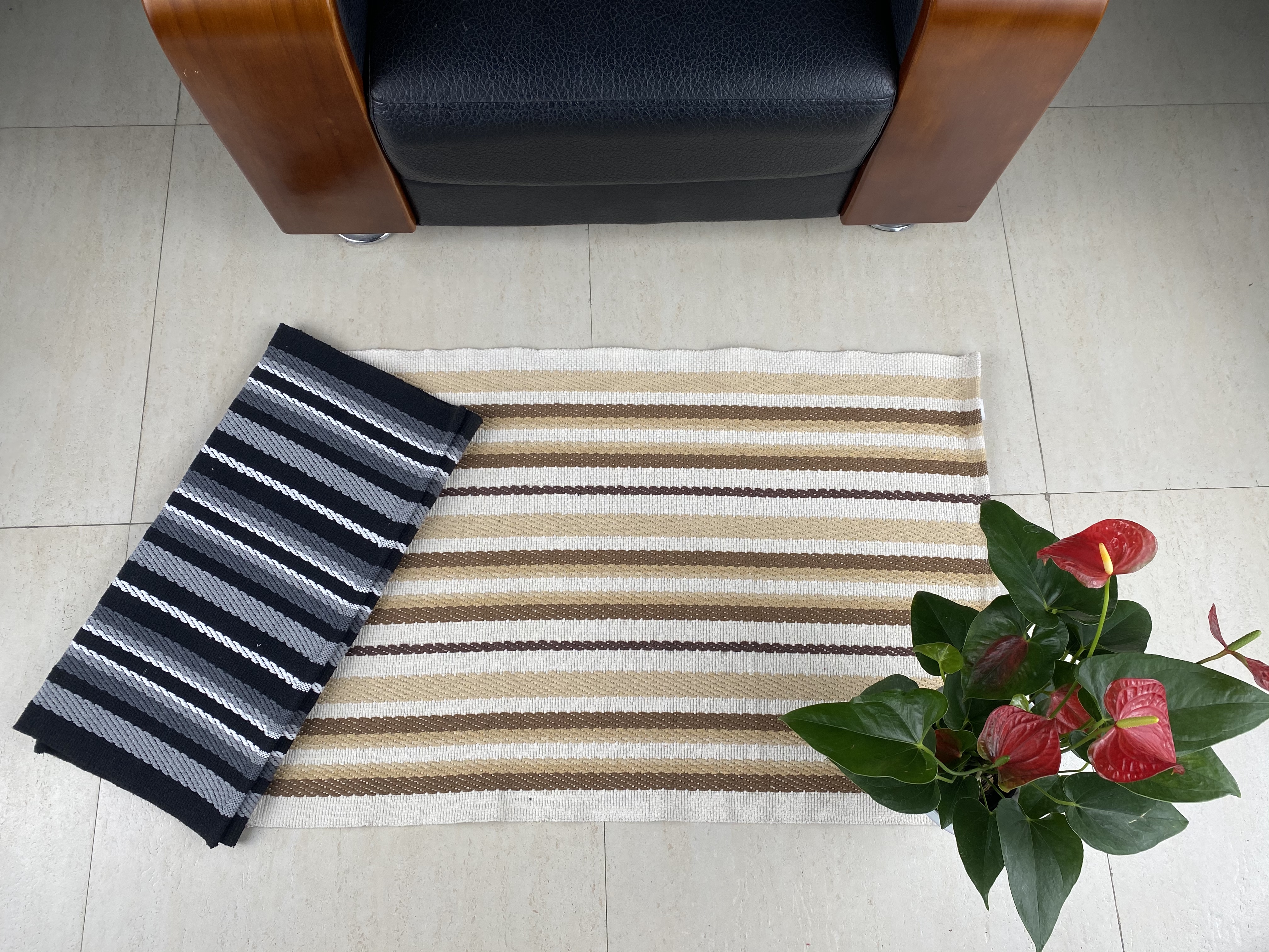 Chic Hand-Woven Cotton Floor Coverings - Customize Your Living Room's Look