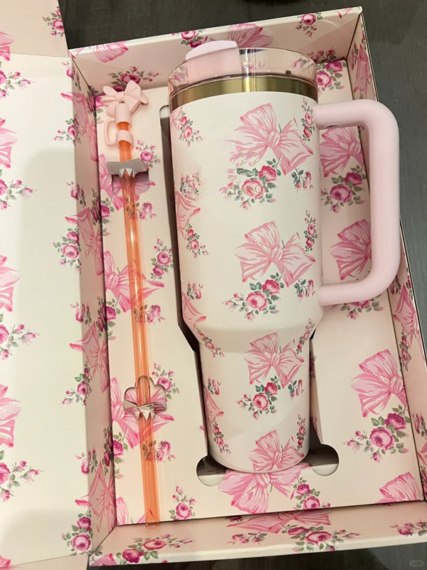 US Warehouse 40oz Tumblers With Bow Cap Christmas Limited Travel Car Mugs Ruby Sweet Hearts Target Exclusive Red Party Gift Wicked Green Pink Cups 0426