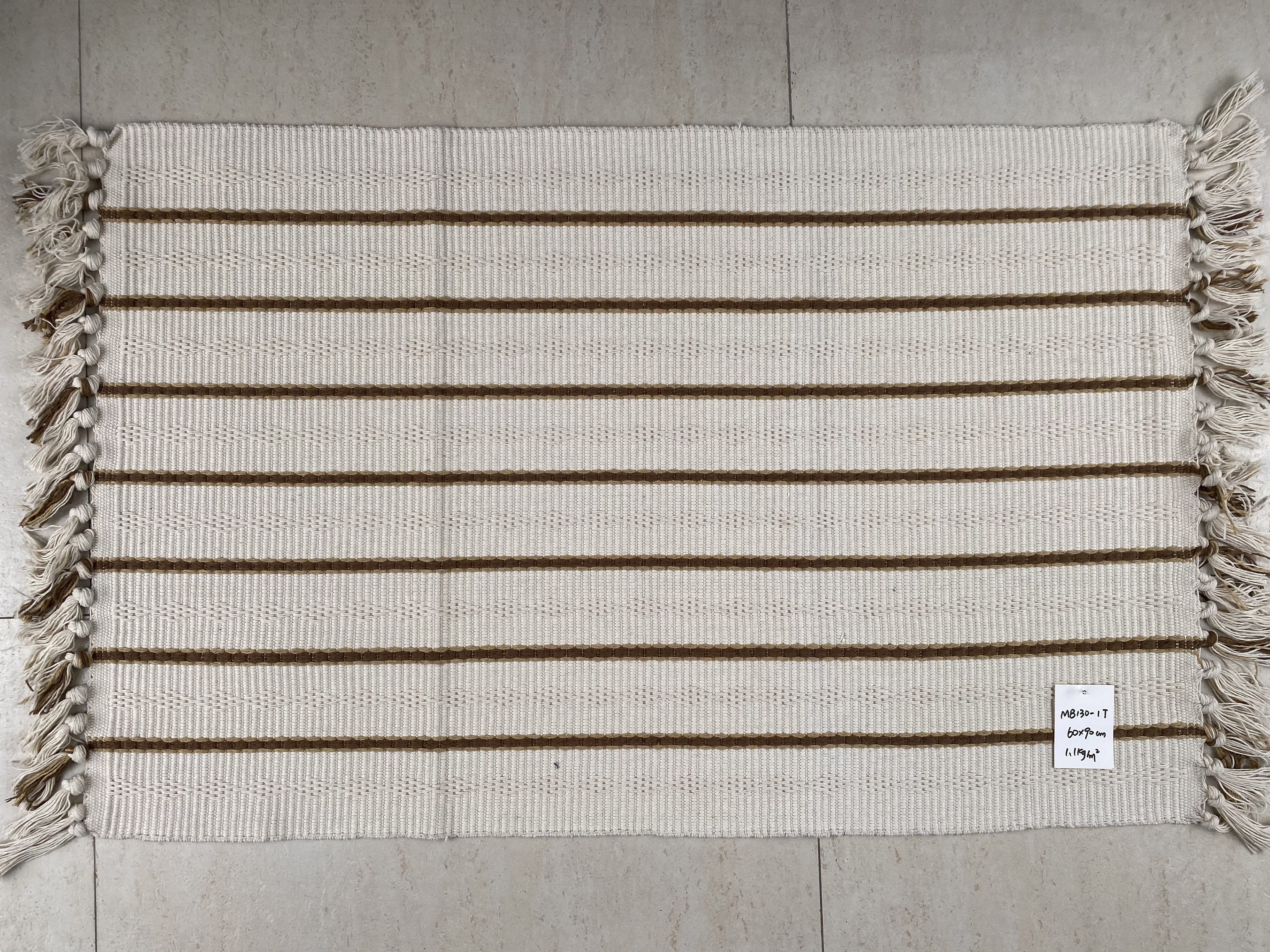 Fashion-Forward Handmade Cotton Floor Mat - Premium Absorbency for Modern Spaces