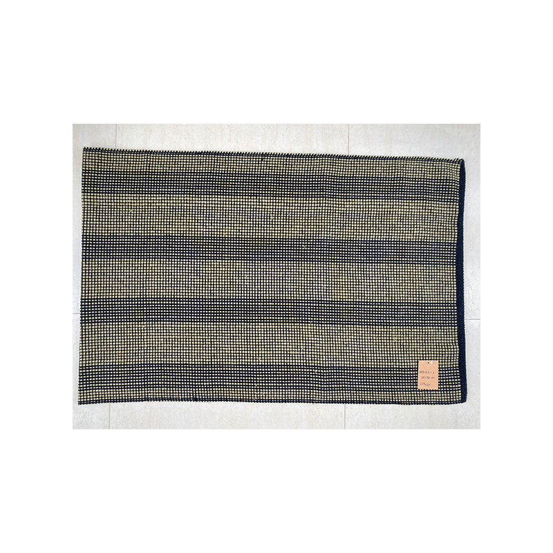 Sophisticated Artisanal Cotton Area Rug with Resilient Build and Anti-Wet Treatment