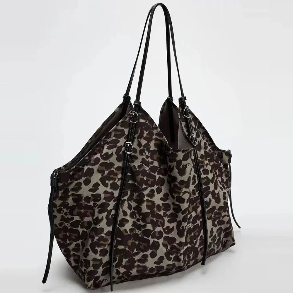 Fashion Leopard Tote Bags for Women Satin Shoulder Bag Animal Printed Handbags Large Capacity Silk Shopper Purses 250102
