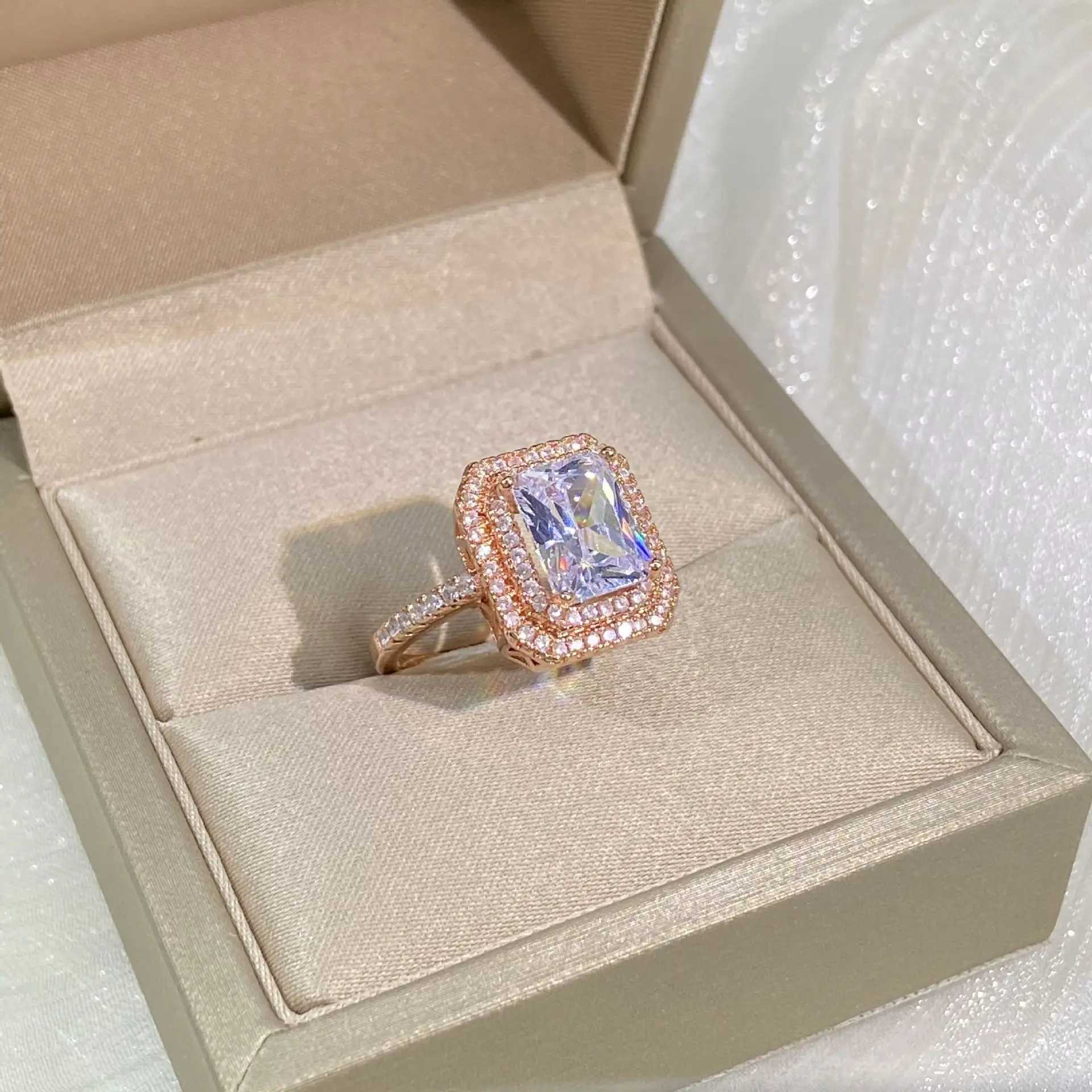 NEW Delicate Princ Baguette Full Diamond Couple Ring in Rose Gold For Women Geometric Crystal Valentines Day JewelryXJ250104