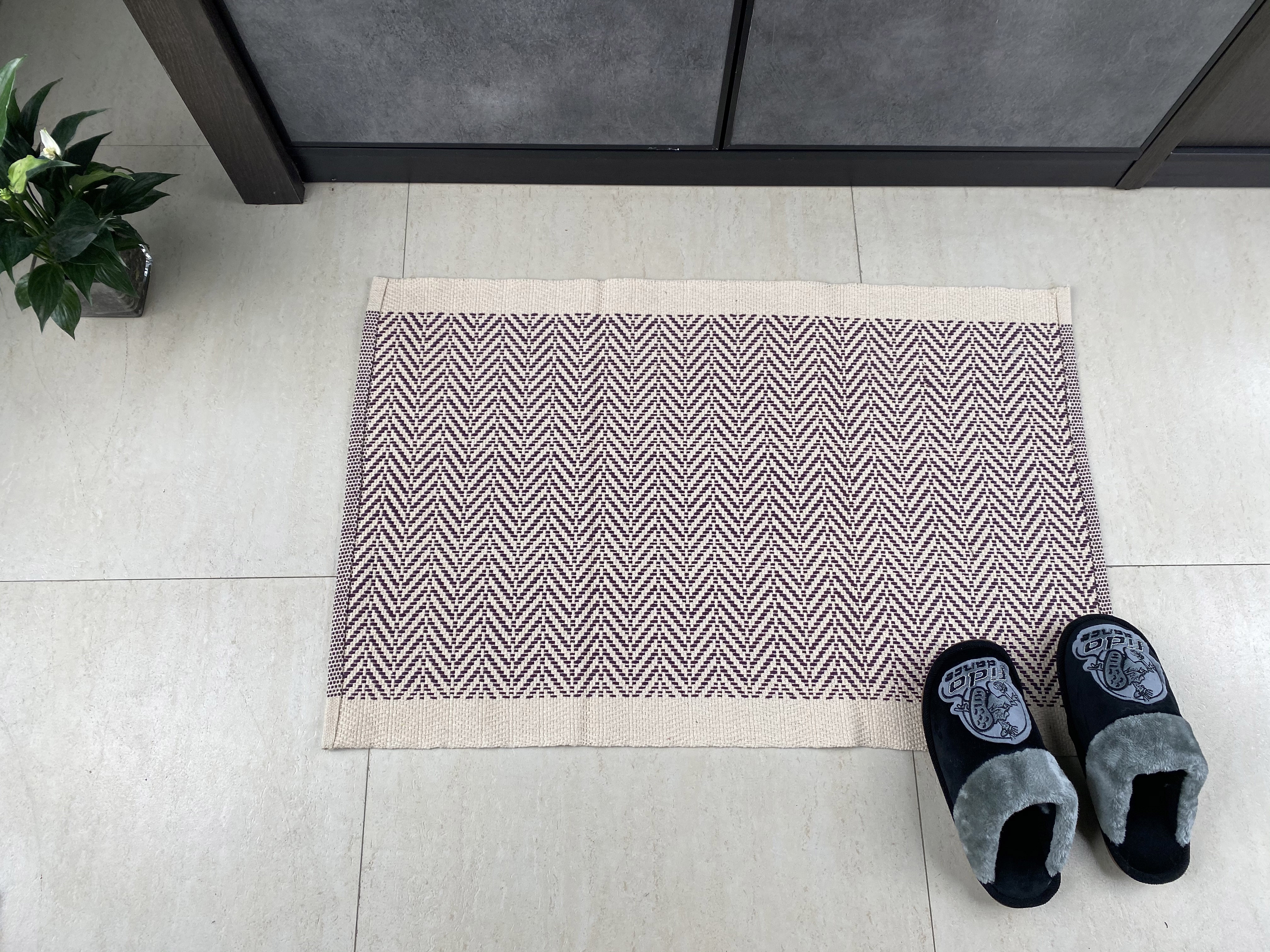 Fashionable Custom Handmade Cotton Rugs Sturdy and Highly Absorbent Perfect for Contemporary Home Decor