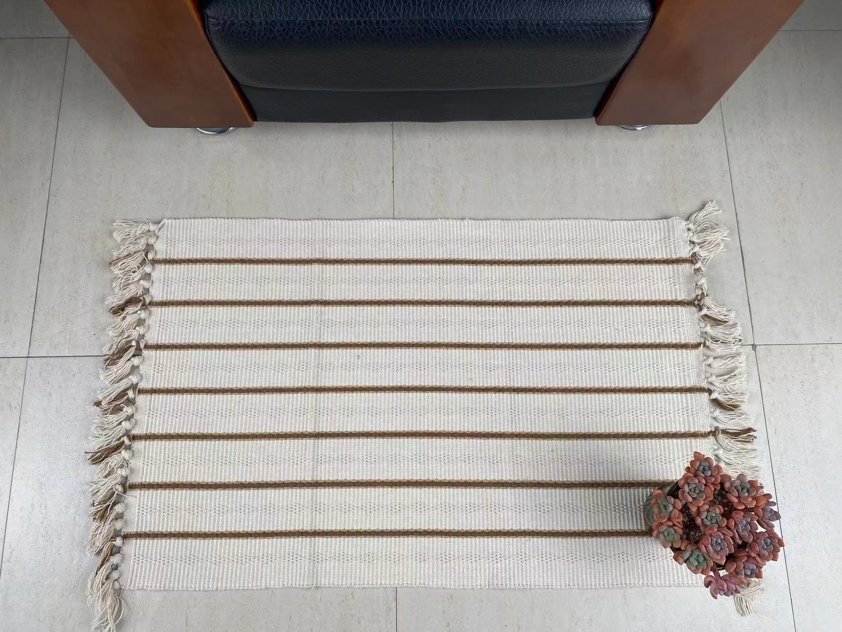 Fashion-Forward Handmade Cotton Floor Mat - Premium Absorbency for Modern Spaces
