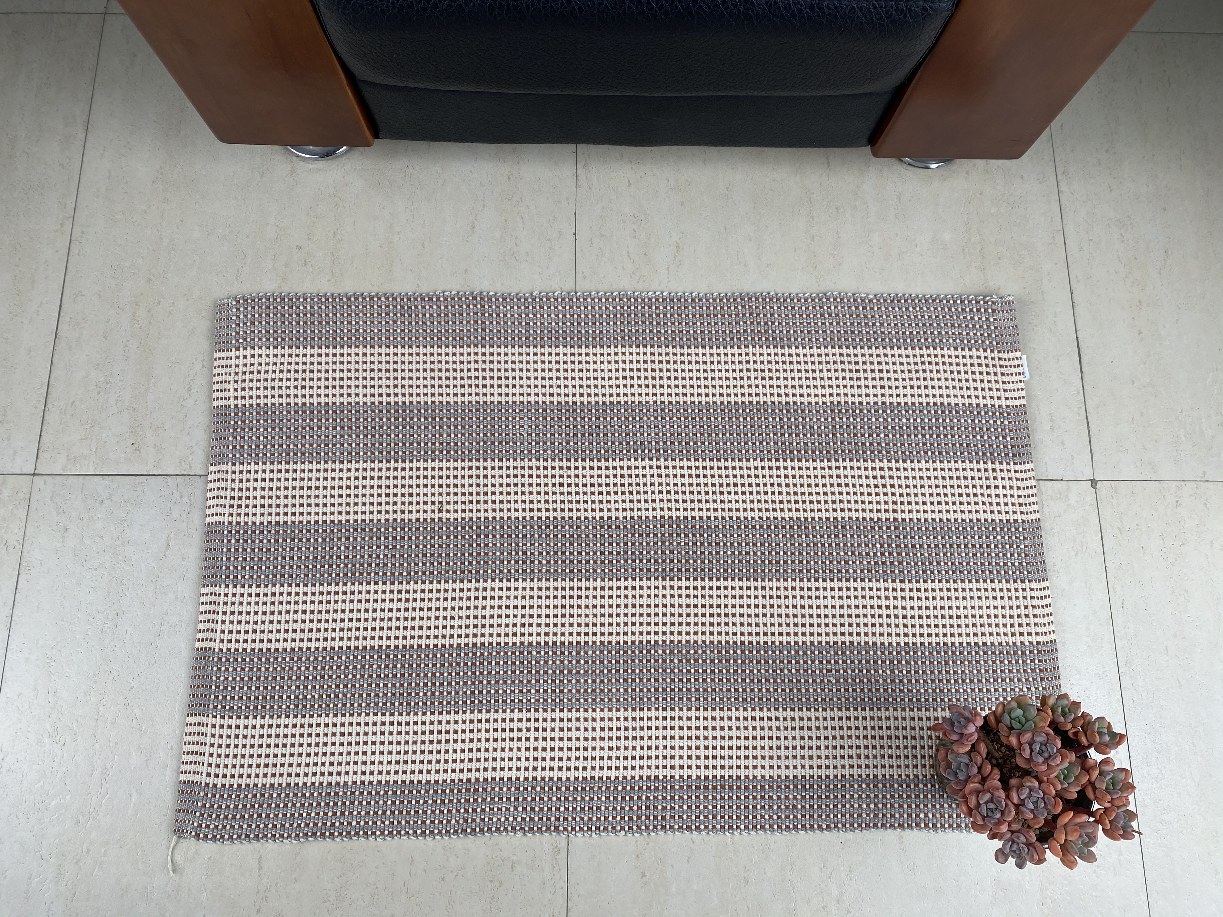 Luxurious Hand-Made Cotton Floor Mat - Enhance Your Home with a Mixture of Design & Comfort