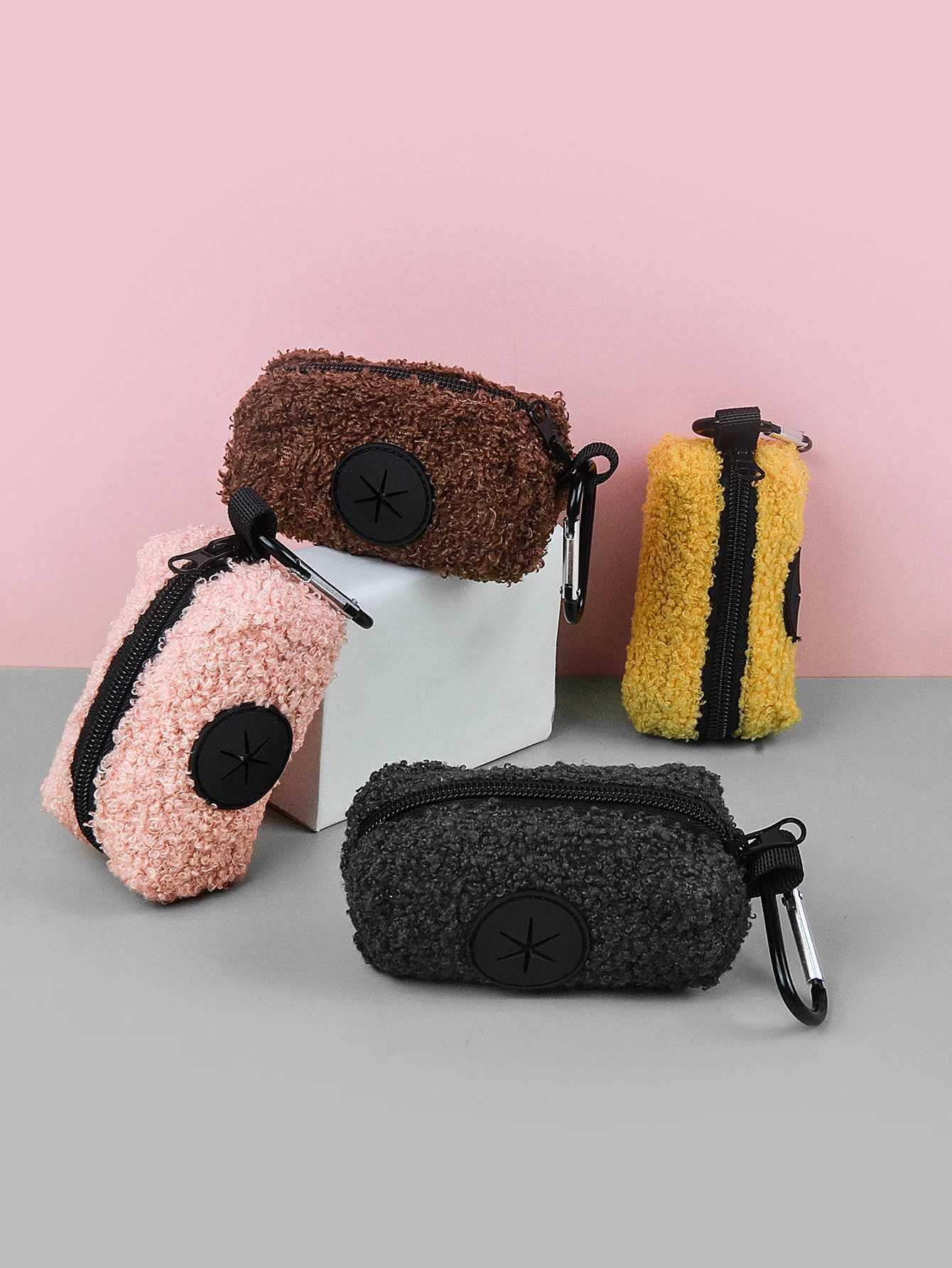 1pcs Furry Cute Design Dog Poop Bag Holder for Leash AttachmentNo Poop Bag And LeashXJ250104