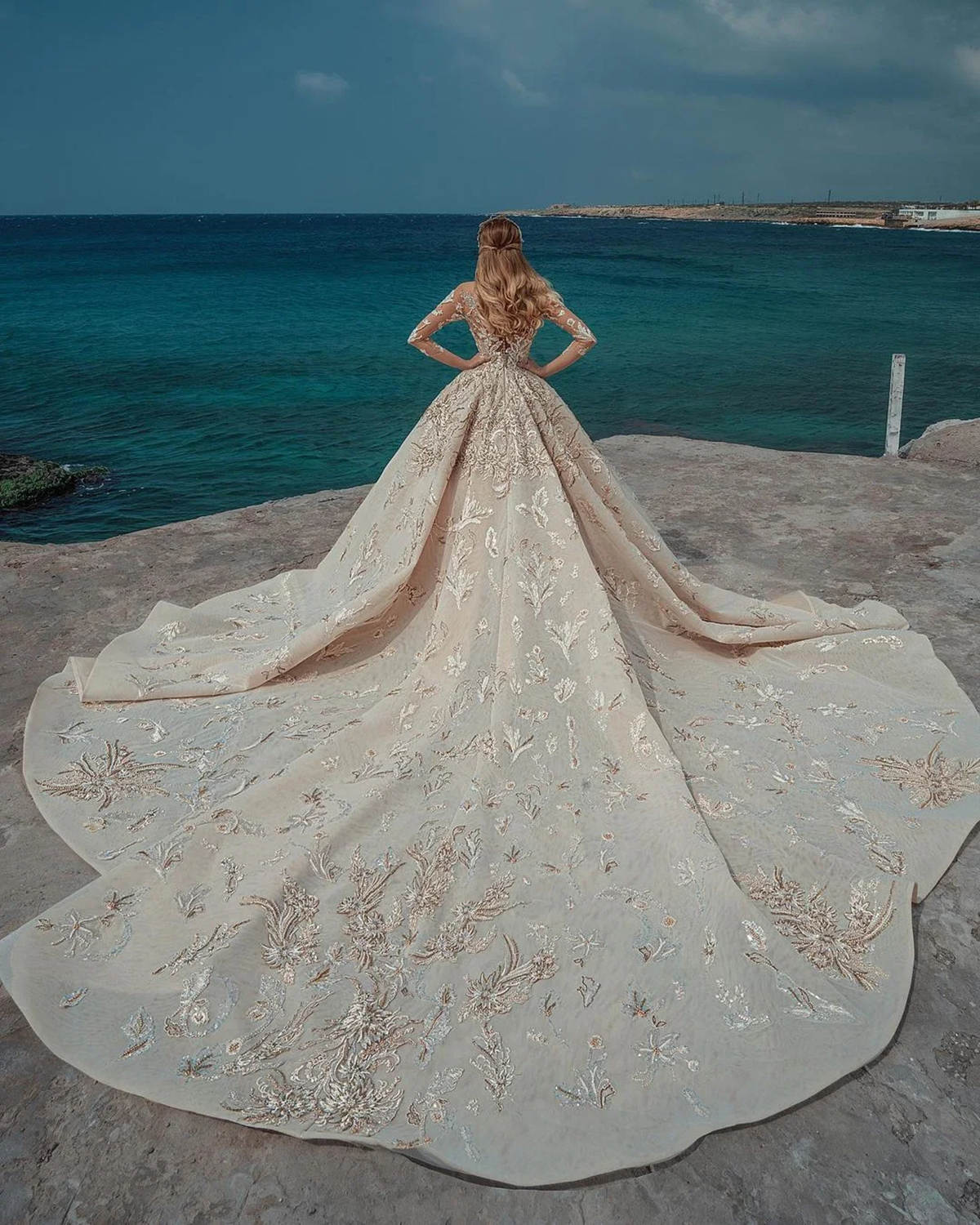 Modern Long Sleeve Lace Ball Gown Wedding Dresses Lace Net Appliqued Sequins Sweep Floor Cathedral Bridal Gowns Arabian Dubai Custom Made Vestidos De 
