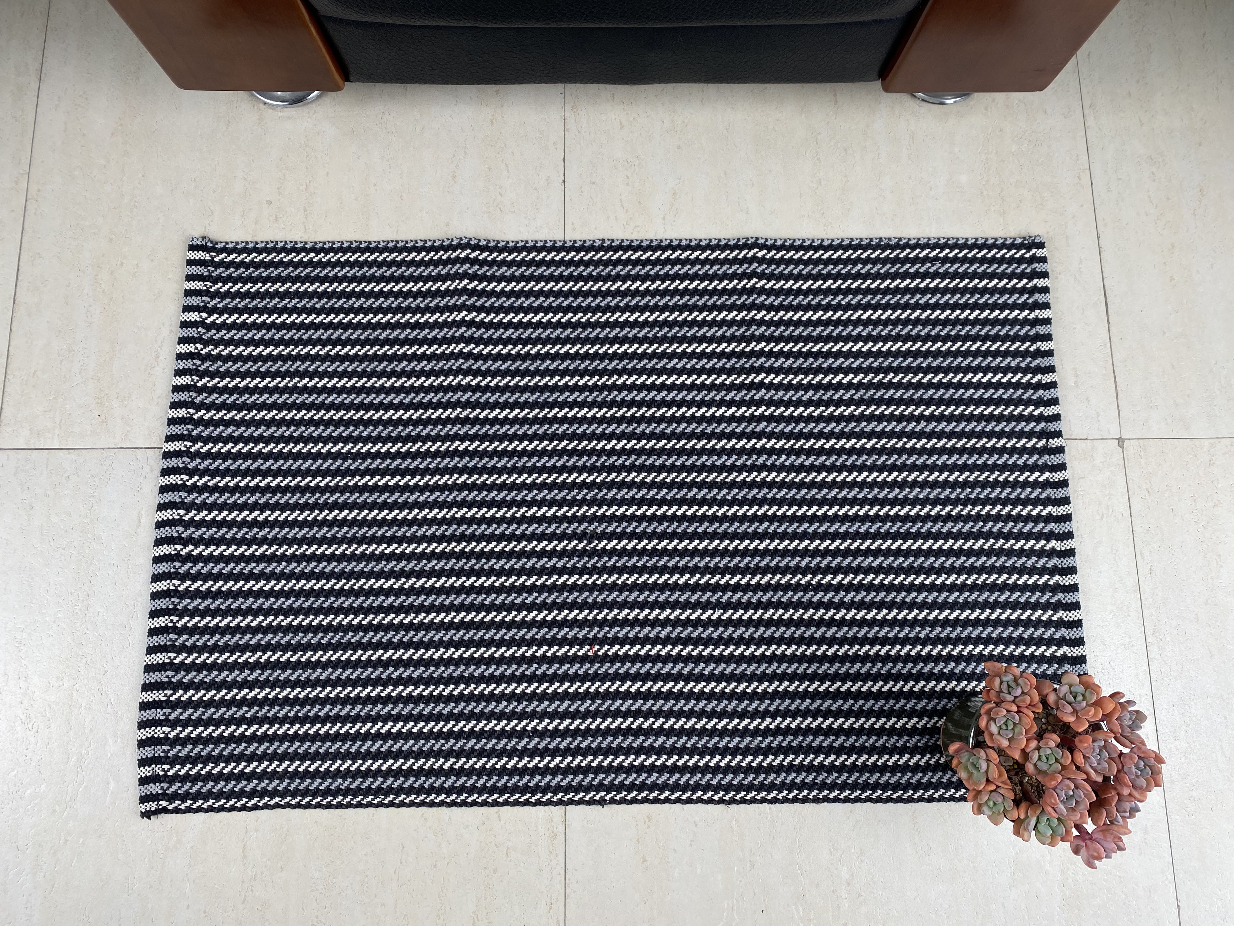 Handcrafted Luxury Cotton Rug Elevate Interior Style with Comfortable Design
