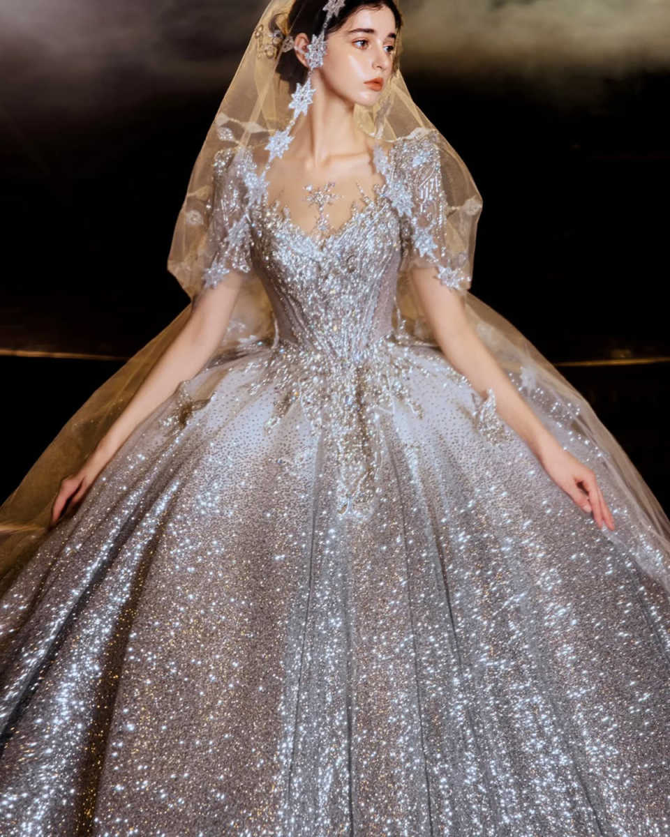 Luxury Ball Gown Wedding Dresses Sweetheart Short Sleeve Lace Net Appliqued Sequins Sweep Floor Cathedral Bridal Gowns Arabian Dubai Custom Made Vesti