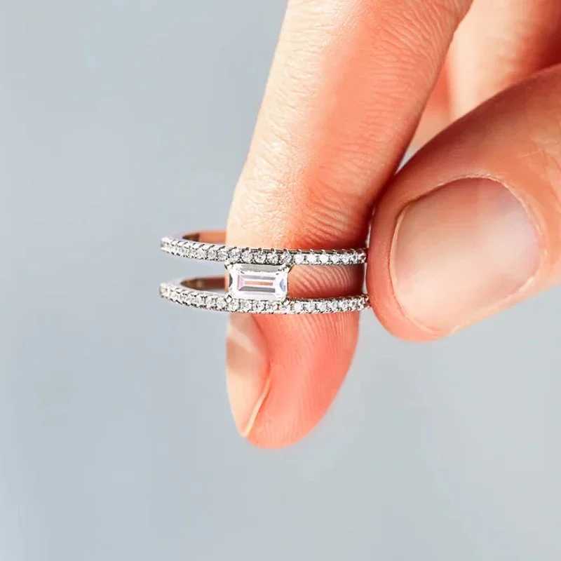 Huitan Double Layer Design Women Rings Inlaid Geometric Cubic Zirconia Simple Stylish Female Finger-rings Luxury Tren JewelryXJ250104