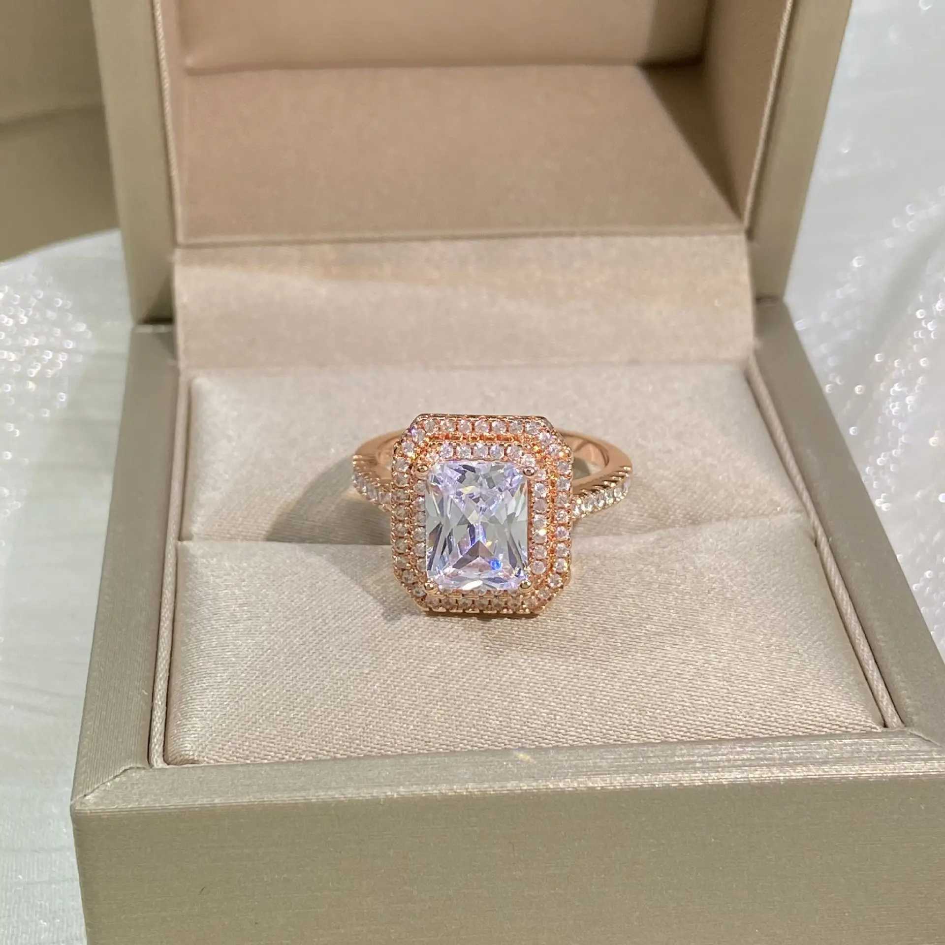 NEW Delicate Princ Baguette Full Diamond Couple Ring in Rose Gold For Women Geometric Crystal Valentines Day JewelryXJ250104
