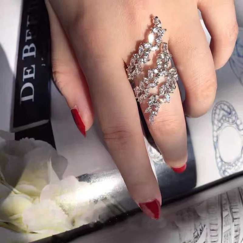 Handmade Leaves Lab Diamond Finger Ring 925 sterling silver Party Wedding band Rings for Women Bridal Nightclub JewelryXJ250104