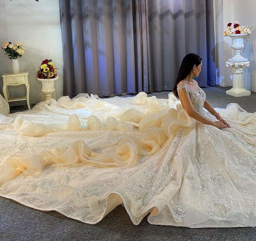 Sparkg Crystal Beaded Dresses With Long uncing Train Ball Church Bridal Wedding Party Gown
