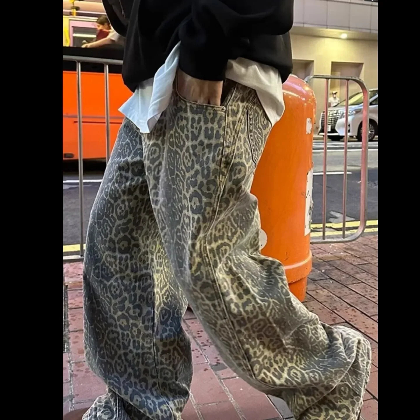 Vintage Leopard Print Casual Trousers Loose Fit Leg Straight Leg Versatile Sensibility Niched Denim Trousers Men Women 250102
