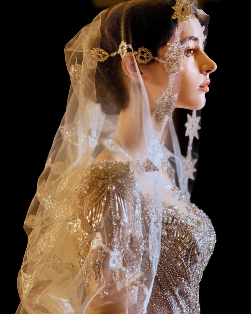 Luxury Ball Gown Wedding Dresses Sweetheart Short Sleeve Lace Net Appliqued Sequins Sweep Floor Cathedral Bridal Gowns Arabian Dubai Custom Made Vesti