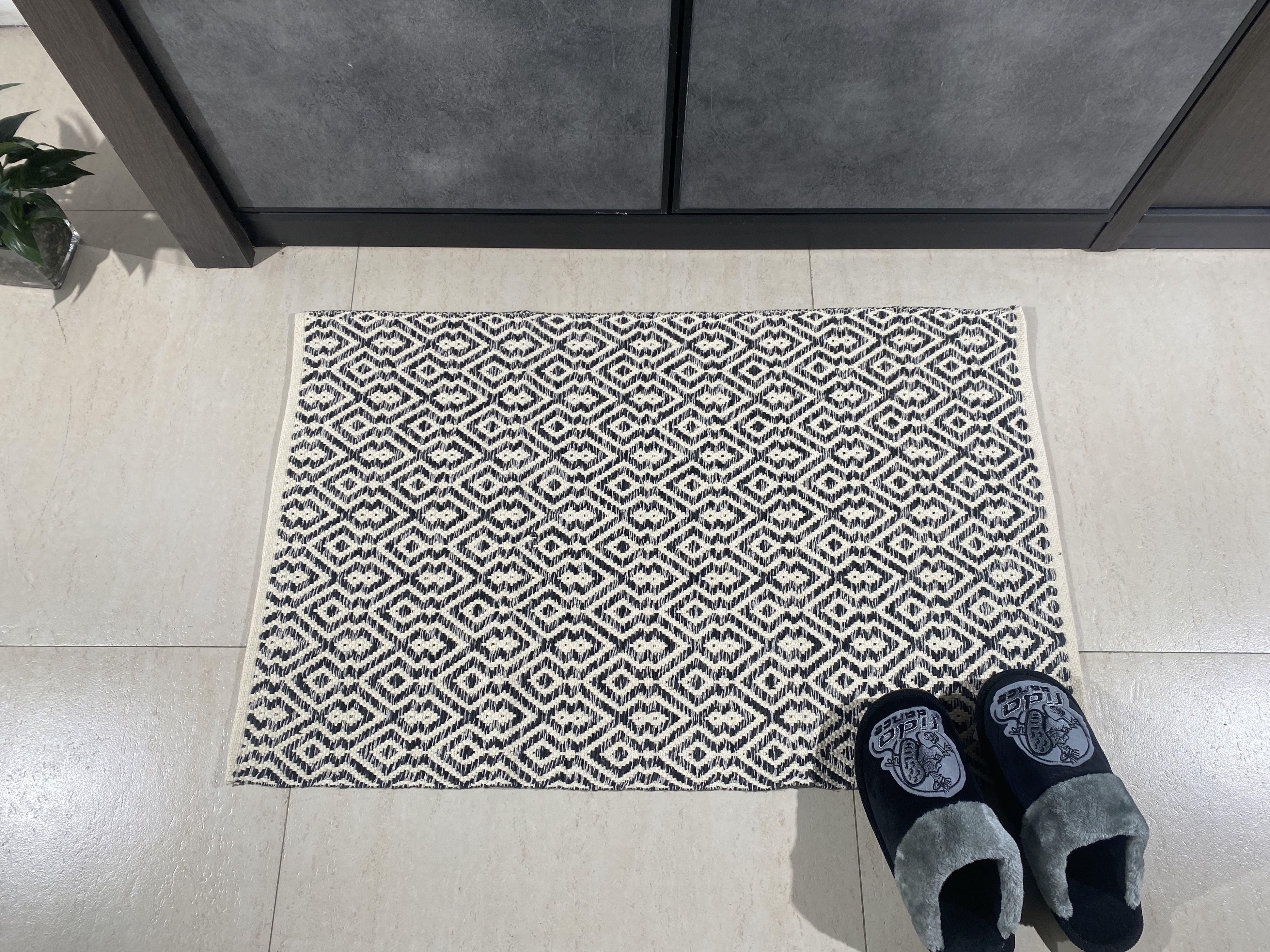Fine Artisanal Weaving Cotton Floor Mat Modern and Resilient Home Accent
