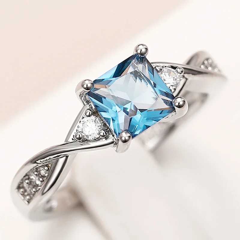 Huitan Sky Blue CZ Women Rings Twist Band Exquisite Female Accories for Wedding Party Temperament Elegant La Rings JewelryXJ250104