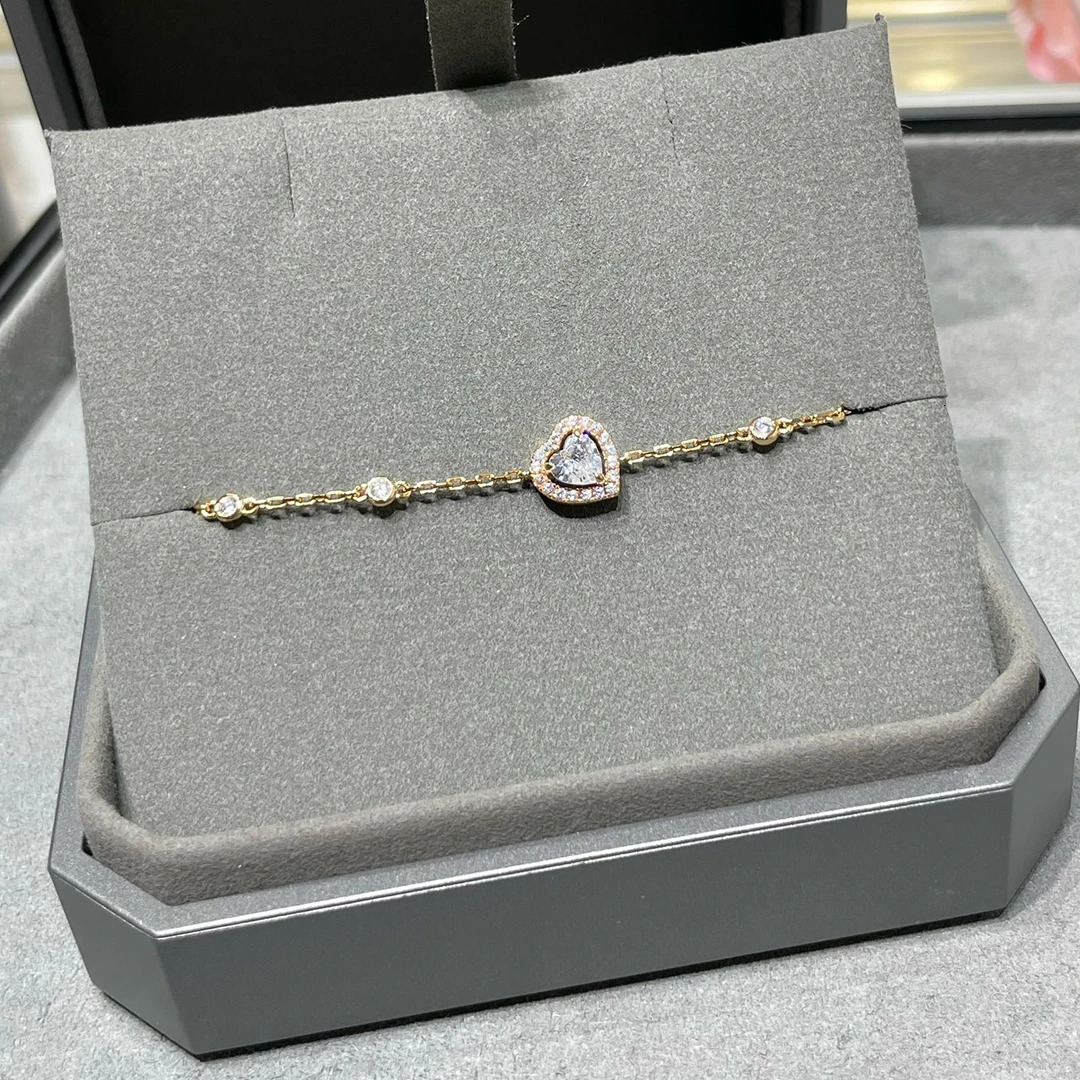 The latest 925 sterling silver heart-shaped bracelet the most classic fashion variant series shares this special style 250102