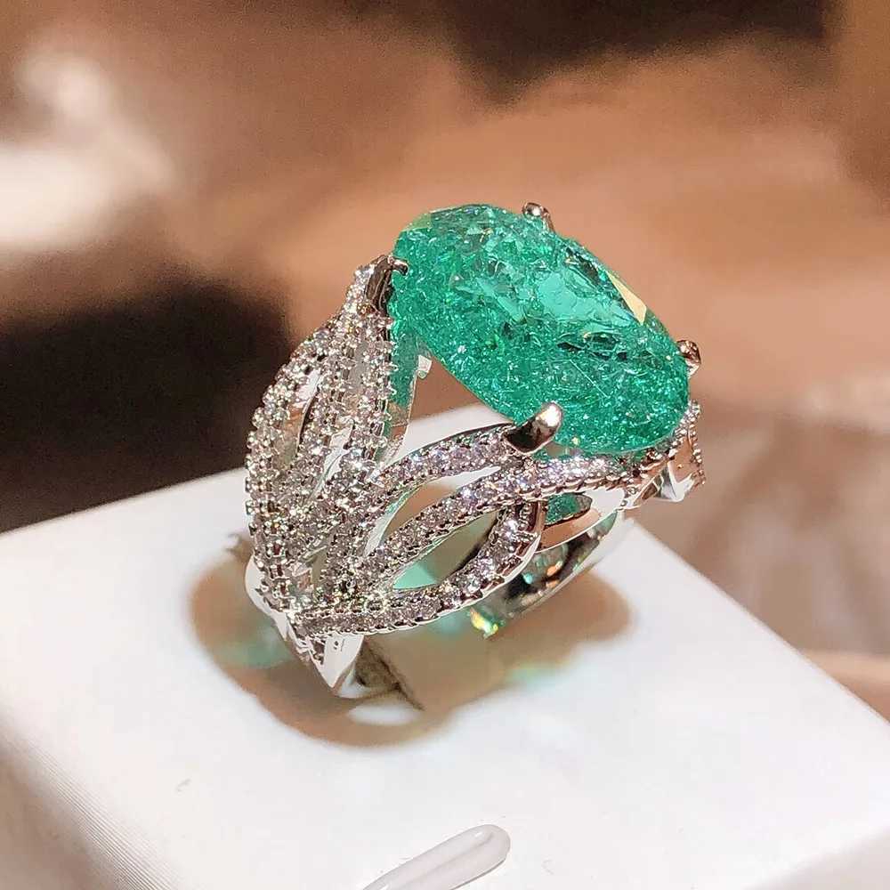 925 Silver Plated Fashionable Blue Green Moissanite Ring Fire Sparkling Luxury Ring Female Party Birtay Jewelry GiftXJ250104