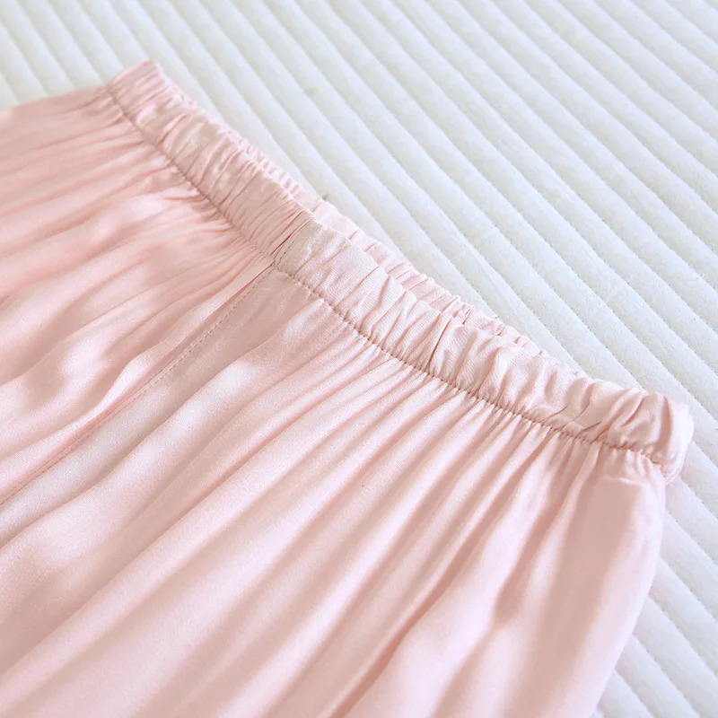 SpringSummer Thin Gongsatin Pajamas Long sleeved Women and men Set with a Draping Silky Smooth Homewear 250103