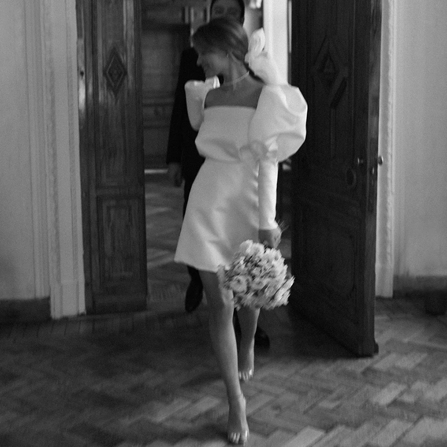 DREAM Customized Long Bubble Sleeves Satin Micro Wedding Dress Simple Square Neck Above Knee Mini Length Retro Bridal Gowns 2025