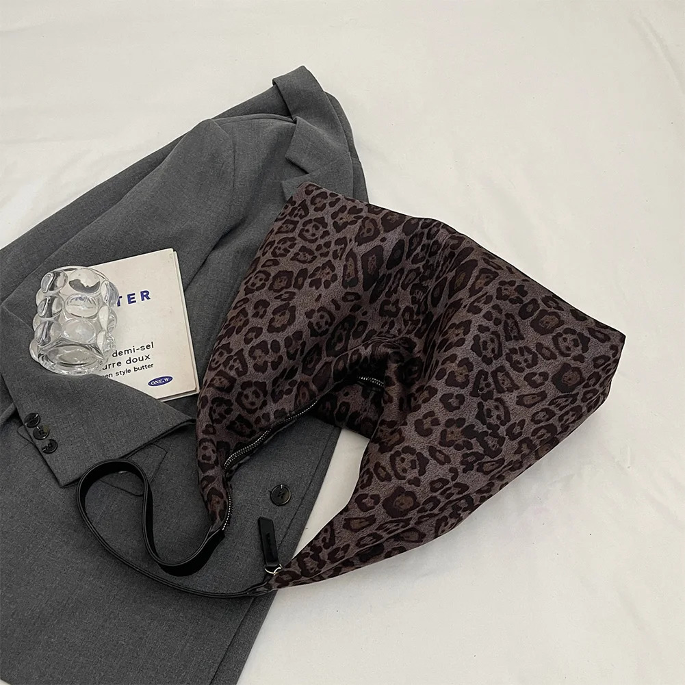 Women Leopard Shoulder Bag Large Capacity Suede Cheetah Printed Tote Handbag Vintage Shoulder Bag Female Commute Bag 250103