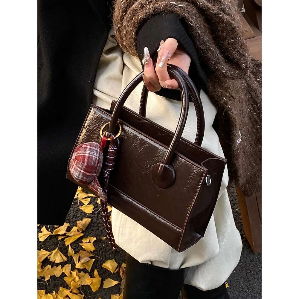 New Women s Burial Bag Autumn Winter New Solid Handheld Zipper Gloss Bag Advanced Fully Matched Commuter Shoulder Bag bag