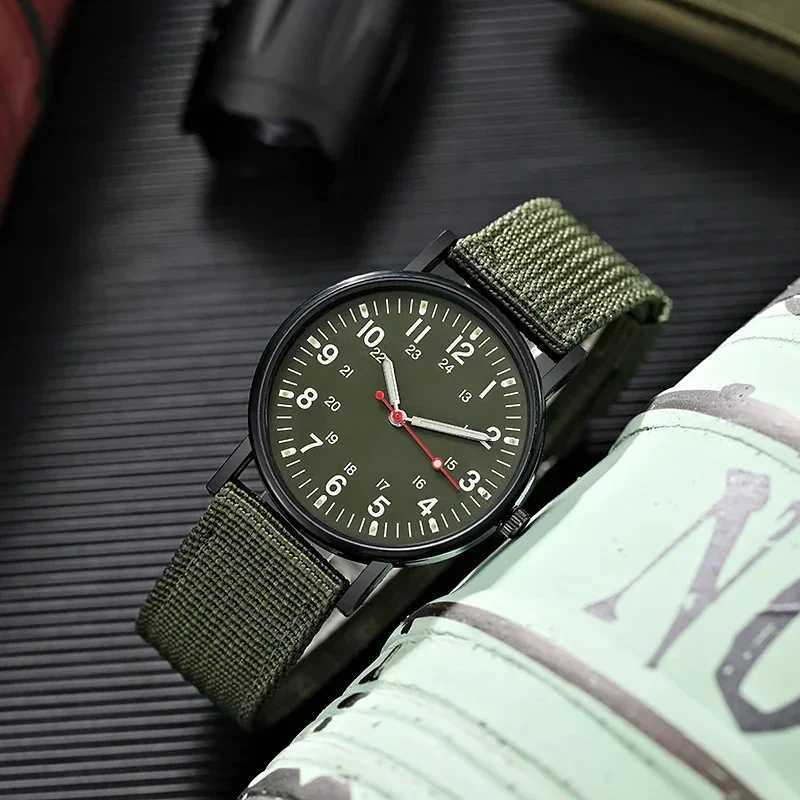 Fashionable mens luminous nylon strap mens watch quartz sports impact watch couple waterproof Reloj W250104