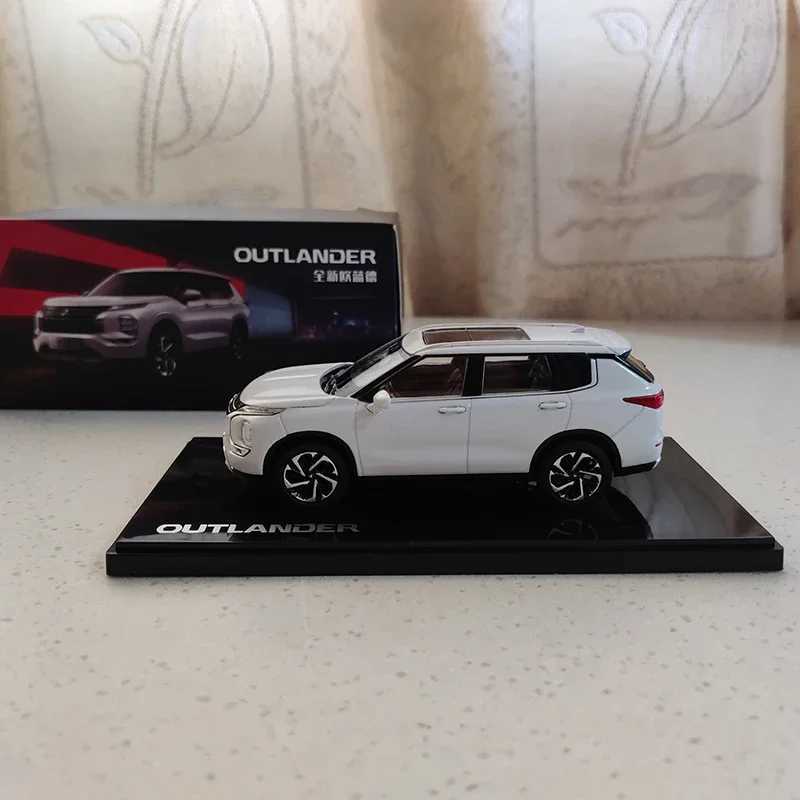 Diecast Model Cars Diecast 1 43 OUTLANDER SUV 2023 Simulation Alloy Model Car Toy Collectible Ornament Gifts CL250104