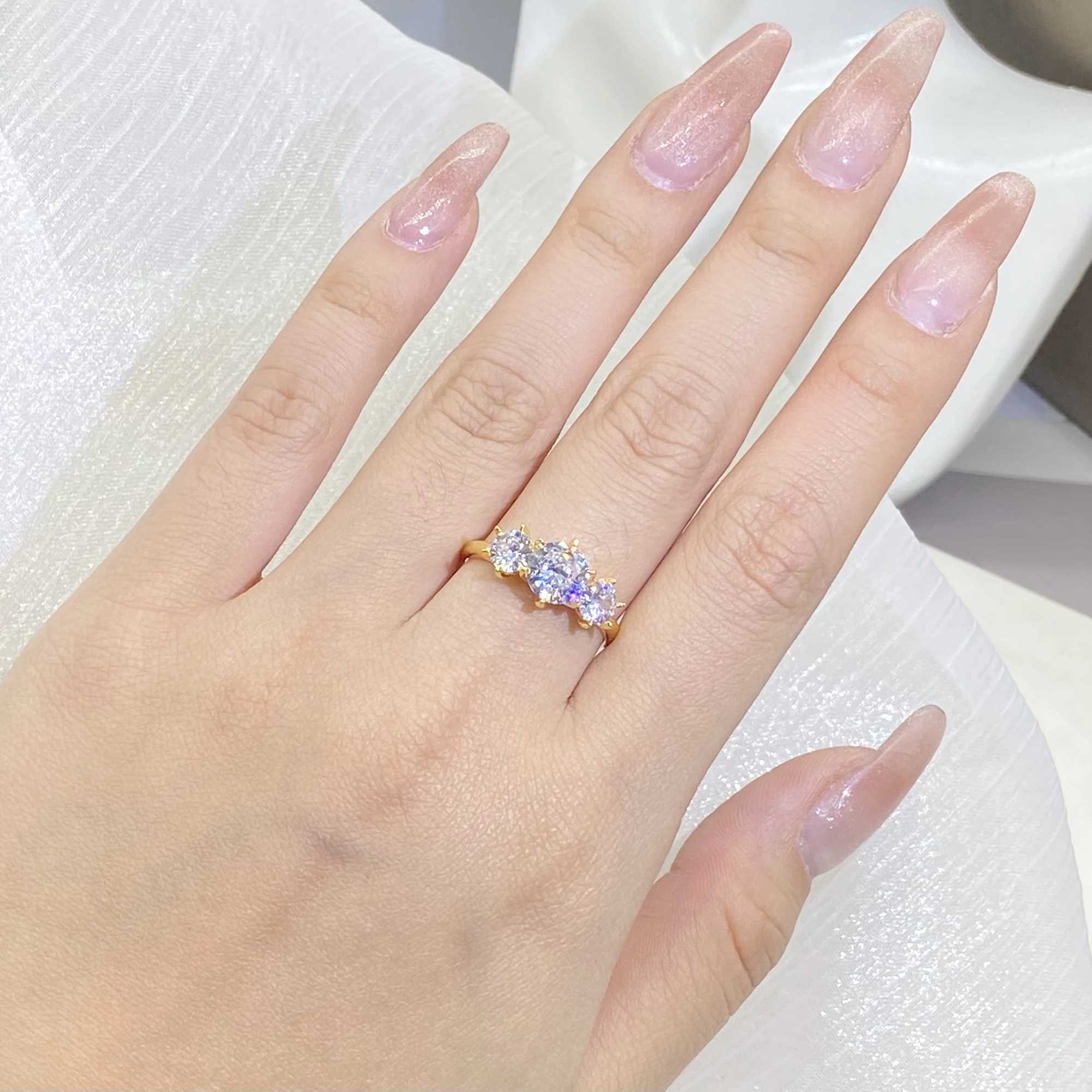 2022 New Row Of Diamonds White Zirconia 18K Gold Ring Female 925 Stamp Fashion Wedding Party Jewelry Gift WholesaleXJ250514