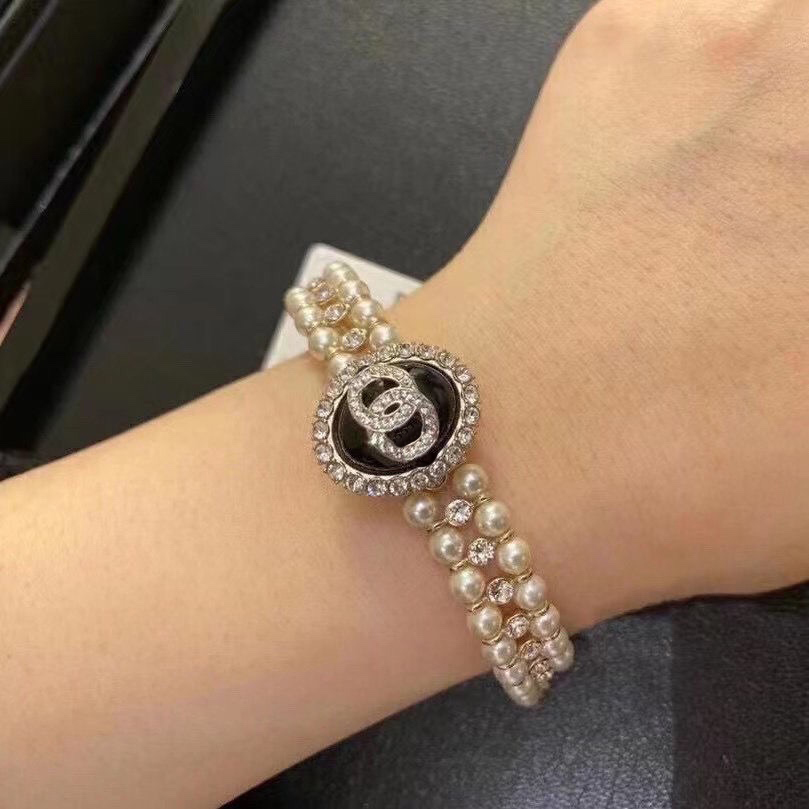 Designer Heart Bracelet Bangle Crystal Bracelet Women's Romantic Fashion Jewelry Accessories Wedding Party Jewelry Geometry Round Letter Chain Bracelet