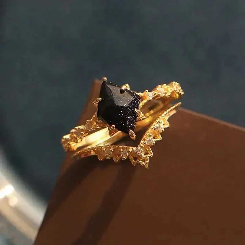 Original New Vintage Court Style Lace Blue Crystal Micro Setting Diamond Stacking Ring Gold Plated Luxury Ladies JewelryXJ250104