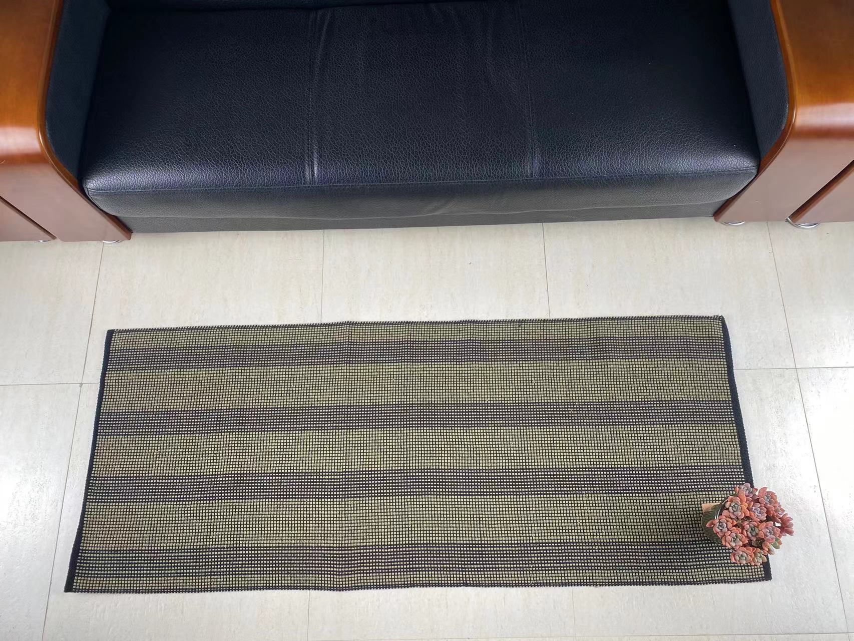 Sophisticated Artisanal Cotton Area Rug with Resilient Build and Anti-Wet Treatment