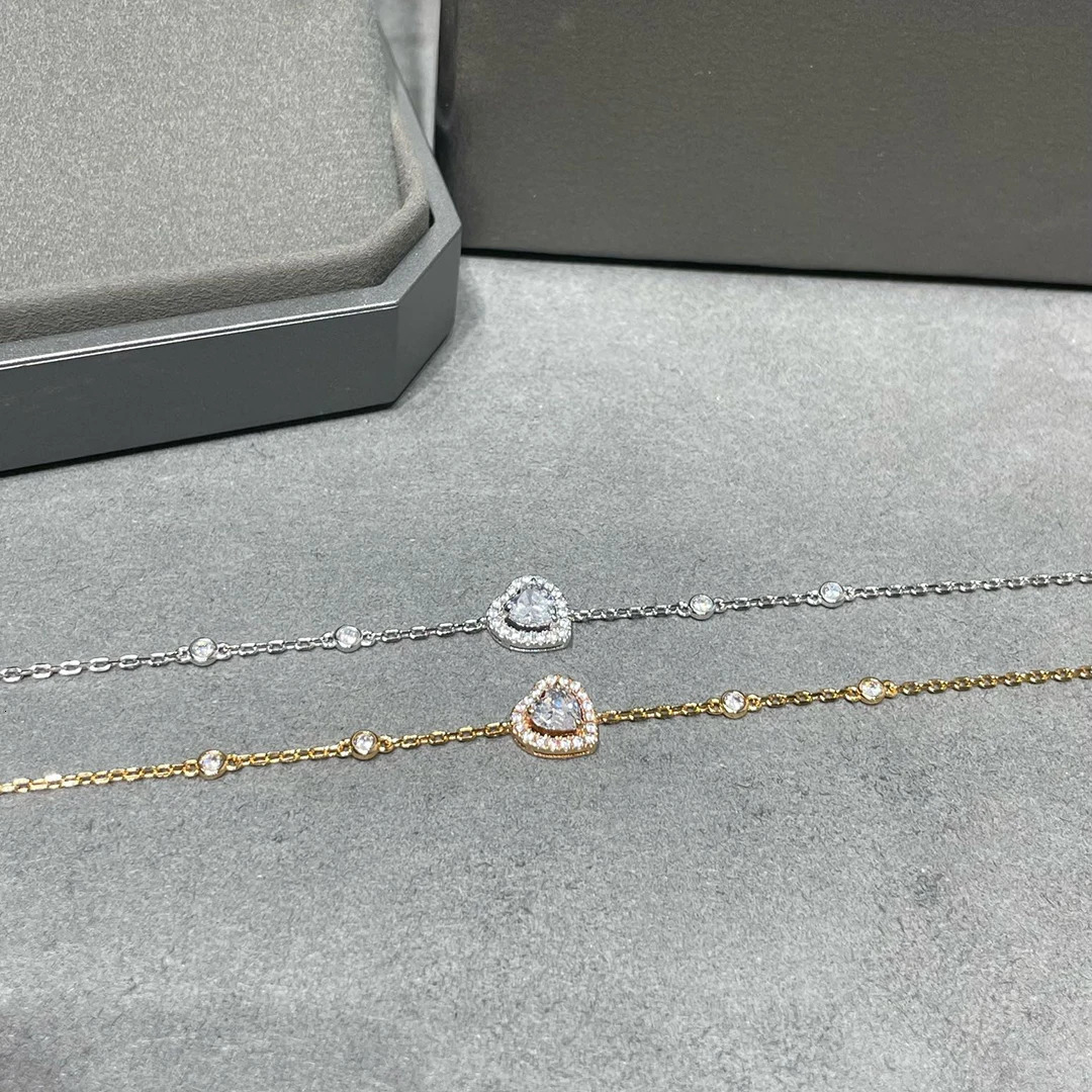 The latest 925 sterling silver heart-shaped bracelet the most classic fashion variant series shares this special style 250102