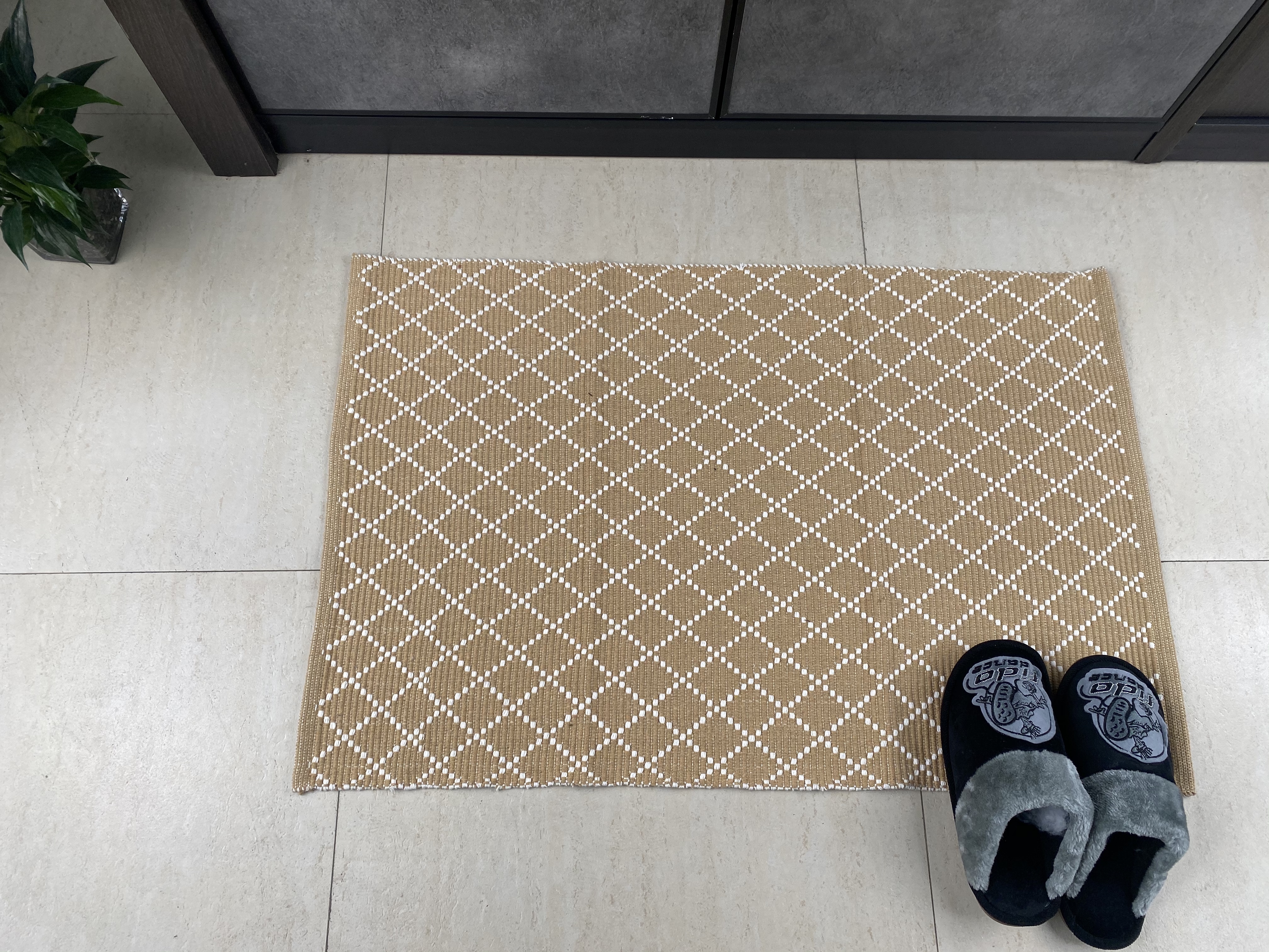 Superior Absorbent Handmade Cotton Floor Mat Modern Style Area Rugs for Living Spaces