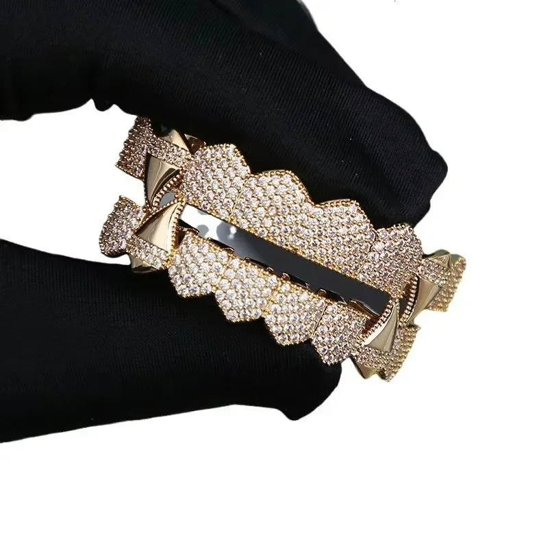 Hip Hop Full CZ Stones Teeth Caps Cubic Zircon Iced Out Micro Pave Top Bottom Charm Grills For Men Women 250103
