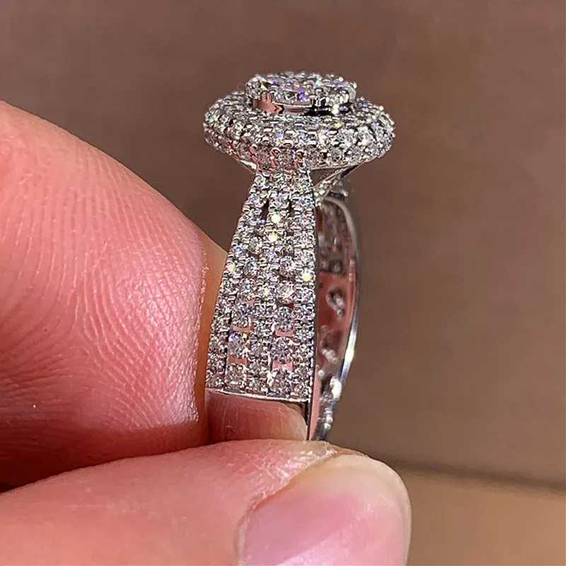 925 Sterling Silver Wedding Accories Womens Ring Full Paved Shiny CZ Stone Bow Shed New Designed La Fashion JewelryXJ250104