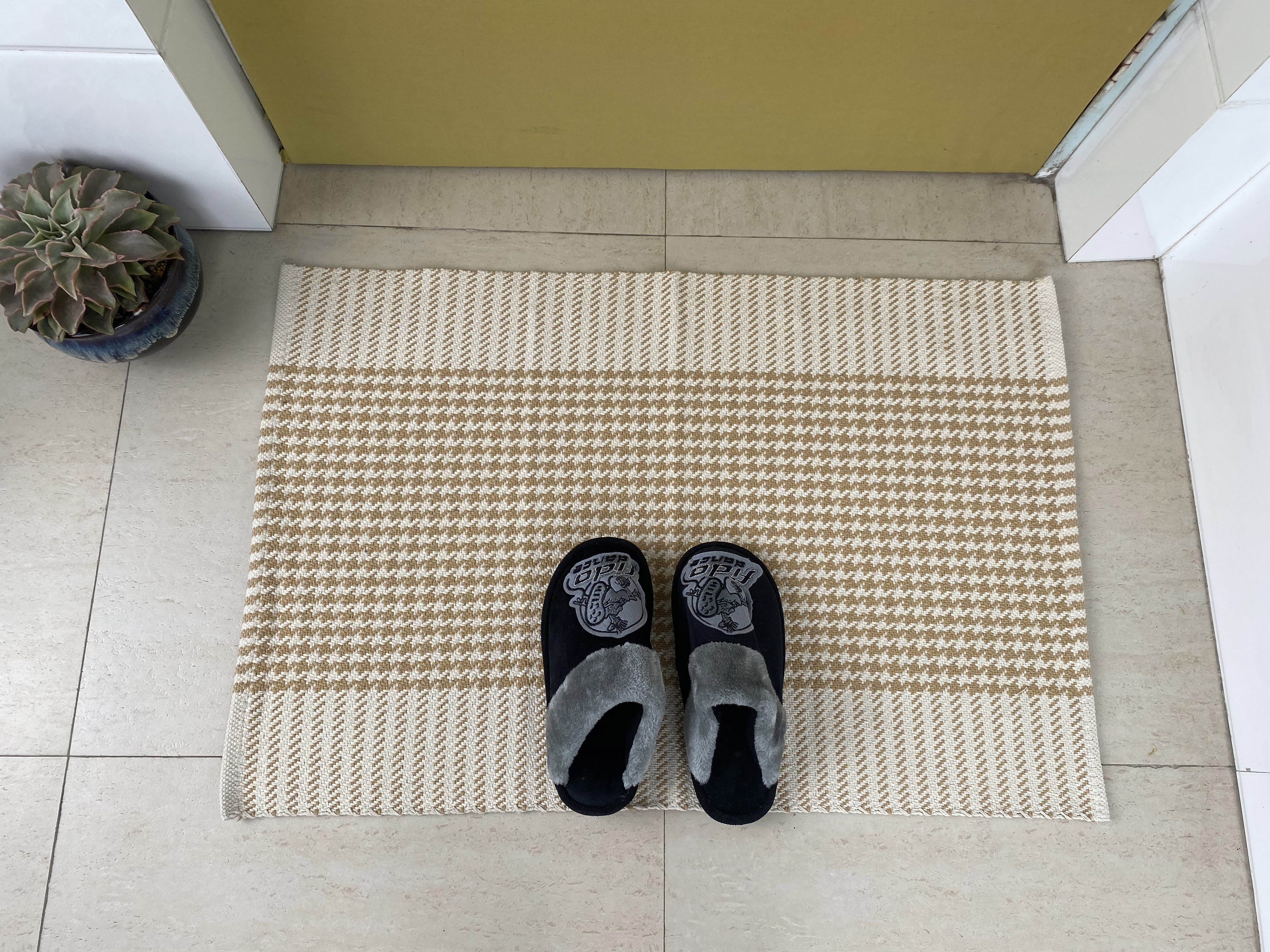 Multi-Functional Handmade Cotton Floor Mat Sturdy Design Perfect for Various Rooms