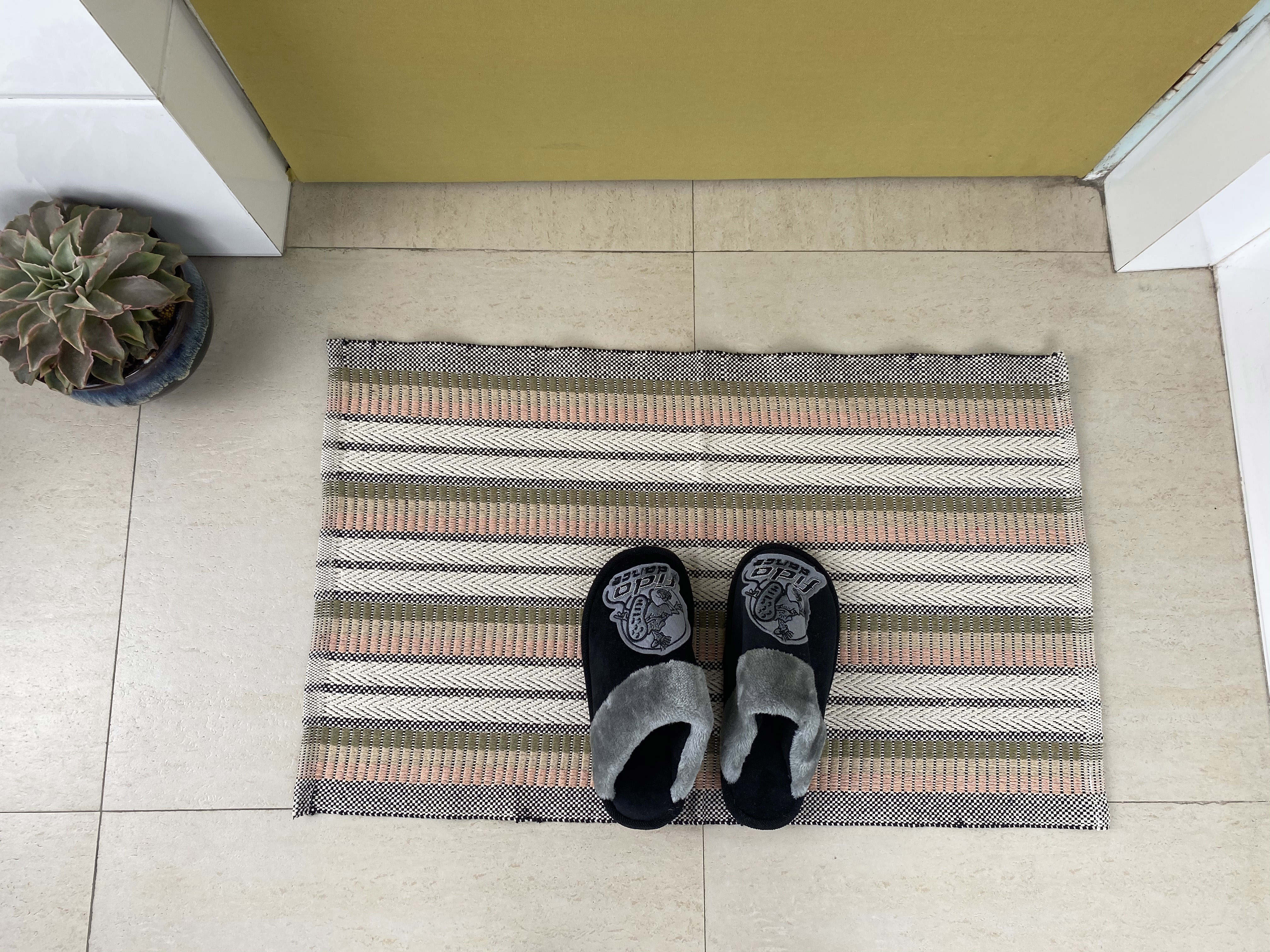 Sophisticated Handwoven Cotton Carpets - Tailored Style for Every Room