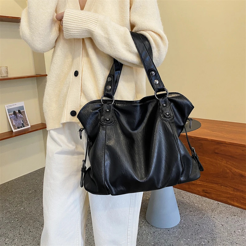 LEFTSIDE large Black Shoulder Bags for Women Large Capacity Shopping Bag Solid Color Zipper Leather Bag Lady Travel Tote Handbag 250102