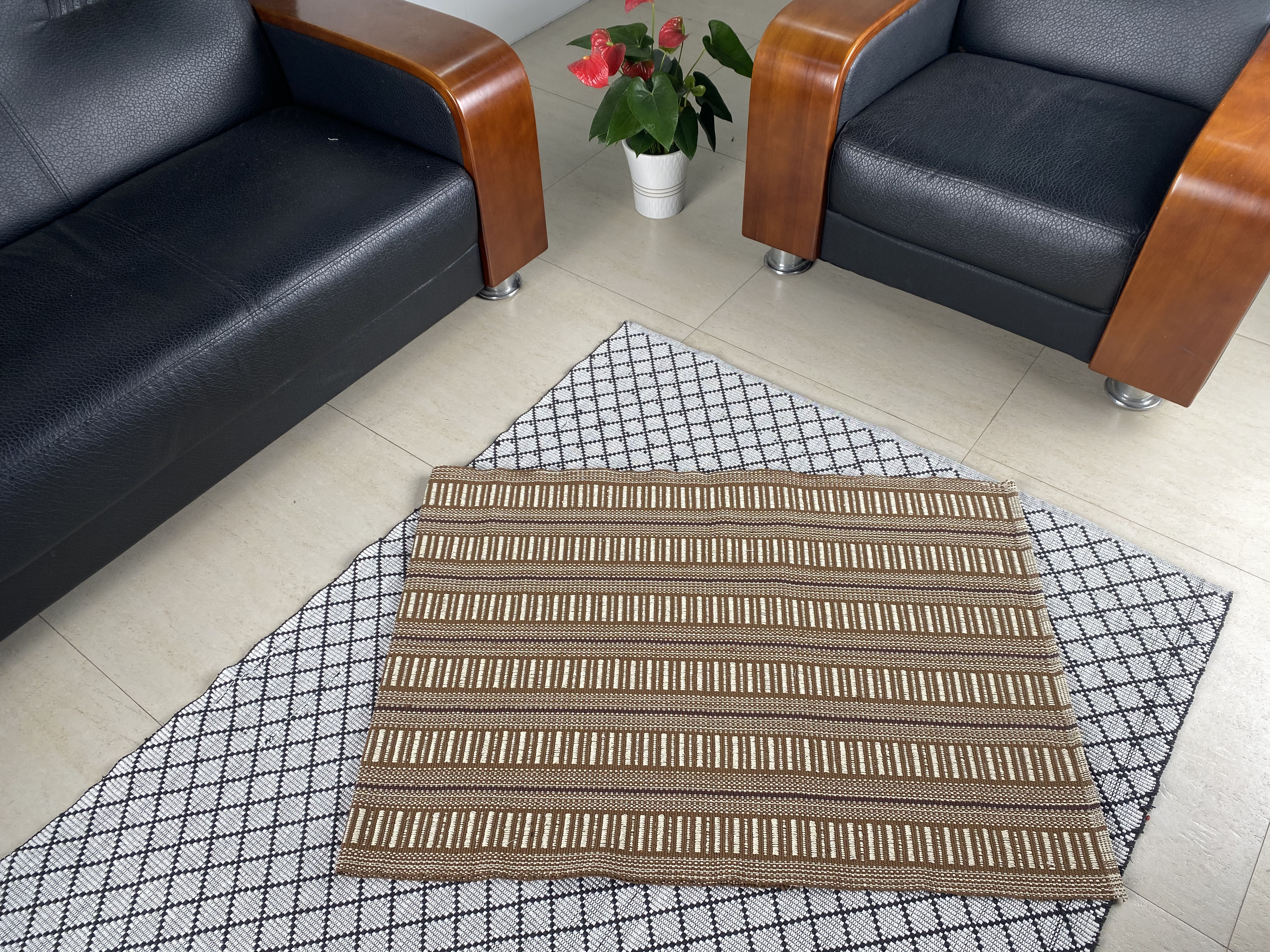 Sophisticated Hand-Made Cotton Rugs - Combining Comfort with Style