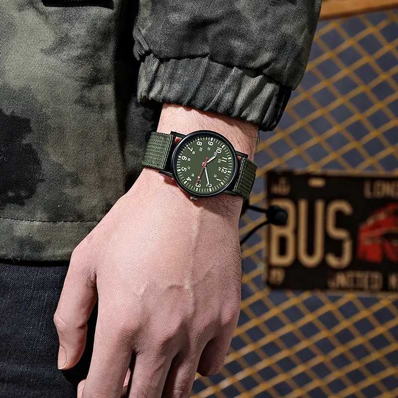 Fashionable mens luminous nylon strap mens watch quartz sports impact watch couple waterproof Reloj W250104