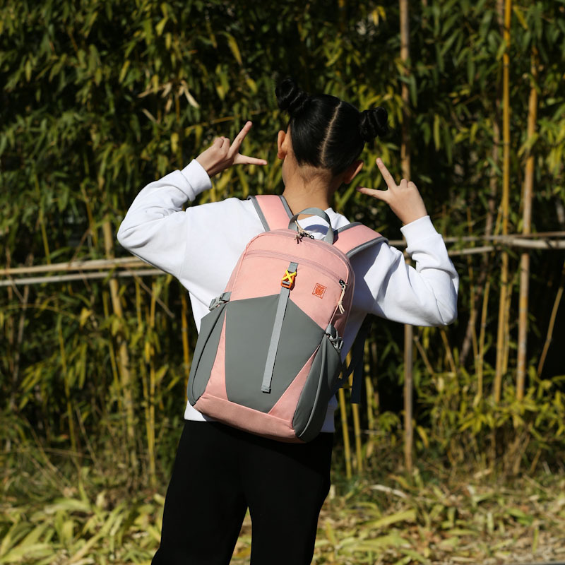 Leisure Lightweight Outdoor Mountaineering Bag Anti Splashing Water Travel Portable Large Capacity Backpack