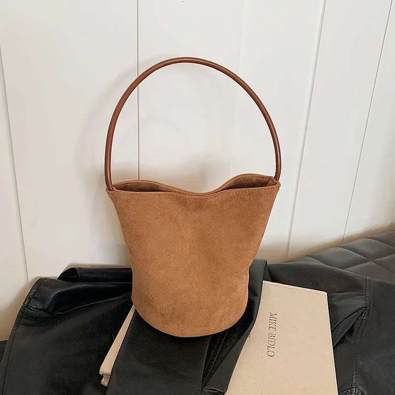 Solid color V shaped material product bucket shoulder new high beauty fashion designer handbag soft multifunctional simple handbag bag