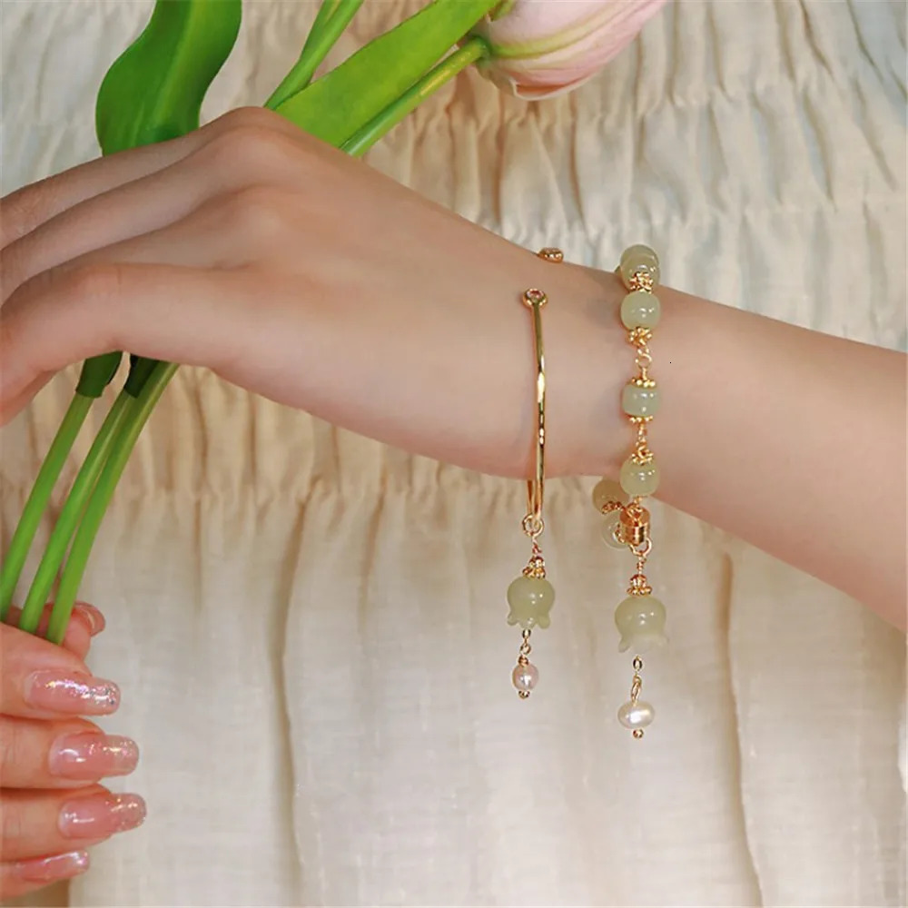 Natural an Jade Womens Bracelet Girl Bell Flower Charm Bracelet China Romantic Exquisite Womens Jewelry Gift Direct Shipment 250102