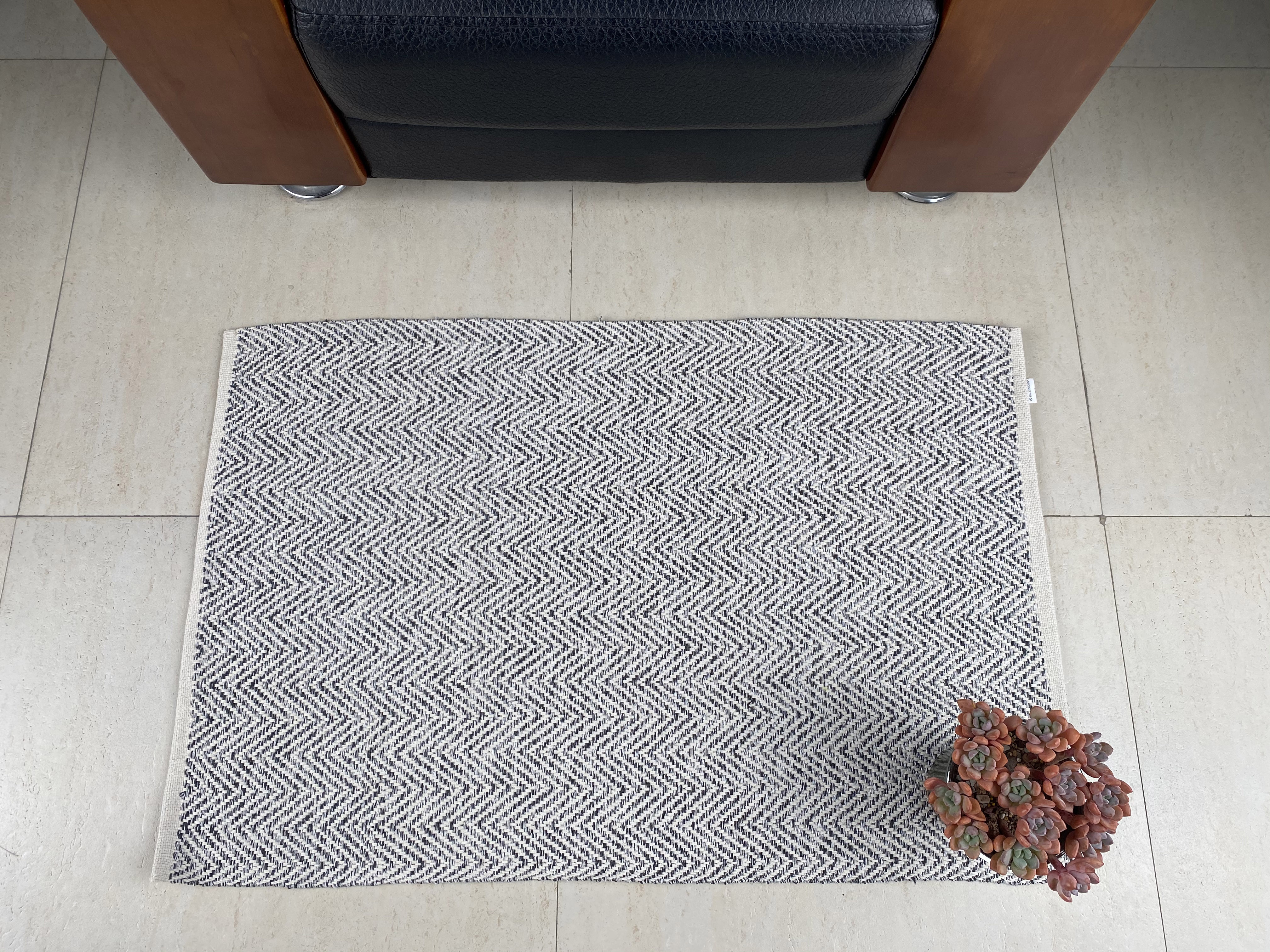 Elegant Customizeable Knit Cotton Carpets - Premium Comfort with Stylish Home Accents