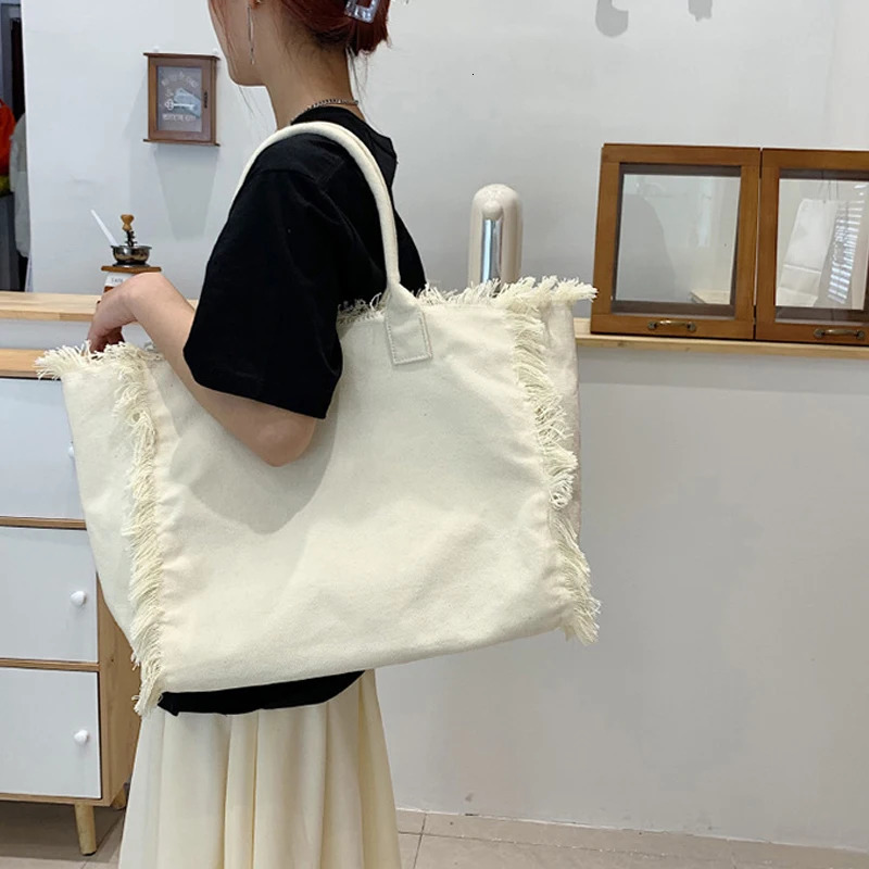 Canvas Tote Bag Large Capacity Handbags For Women Fashion Purse Tassel Simple Shopping Shoulder Bags 250102