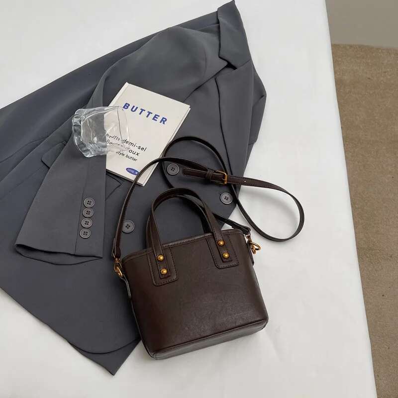New Retro Women s Designer Handbag Lightweight Multi functional Crossbody Bag Fashionable Bucket Bag bag
