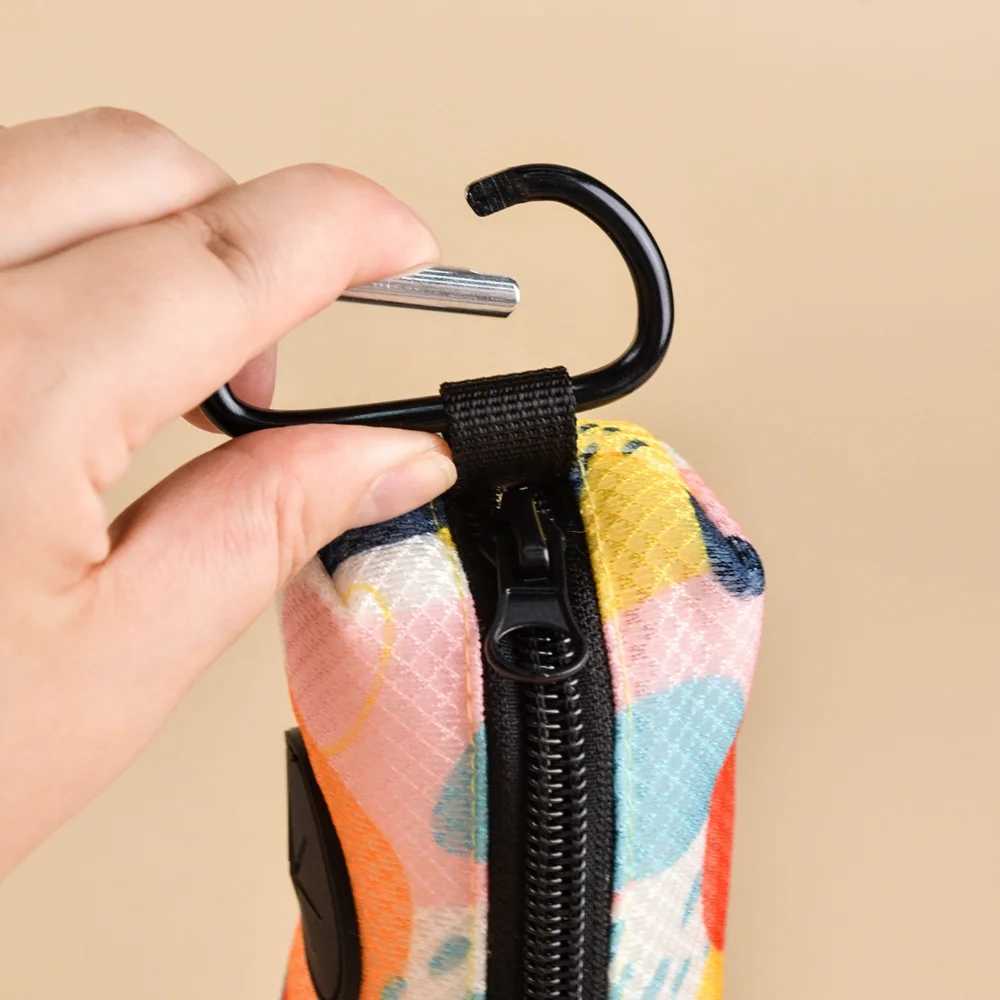 Fashion Pet Out Garbage Bag Portable Outdoor Dog Walking Cleaning Poop Box Holder Dispenser Attaches To Rope Storage ContainerXJ250104